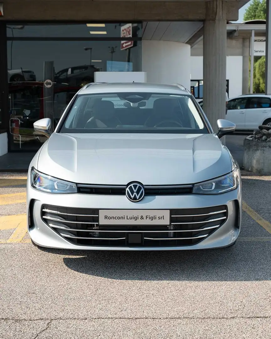 Volkswagen Passat 9ª serie 1.5 TSI eHybrid 150kW (204 CV) DSG Busine Argento - 2