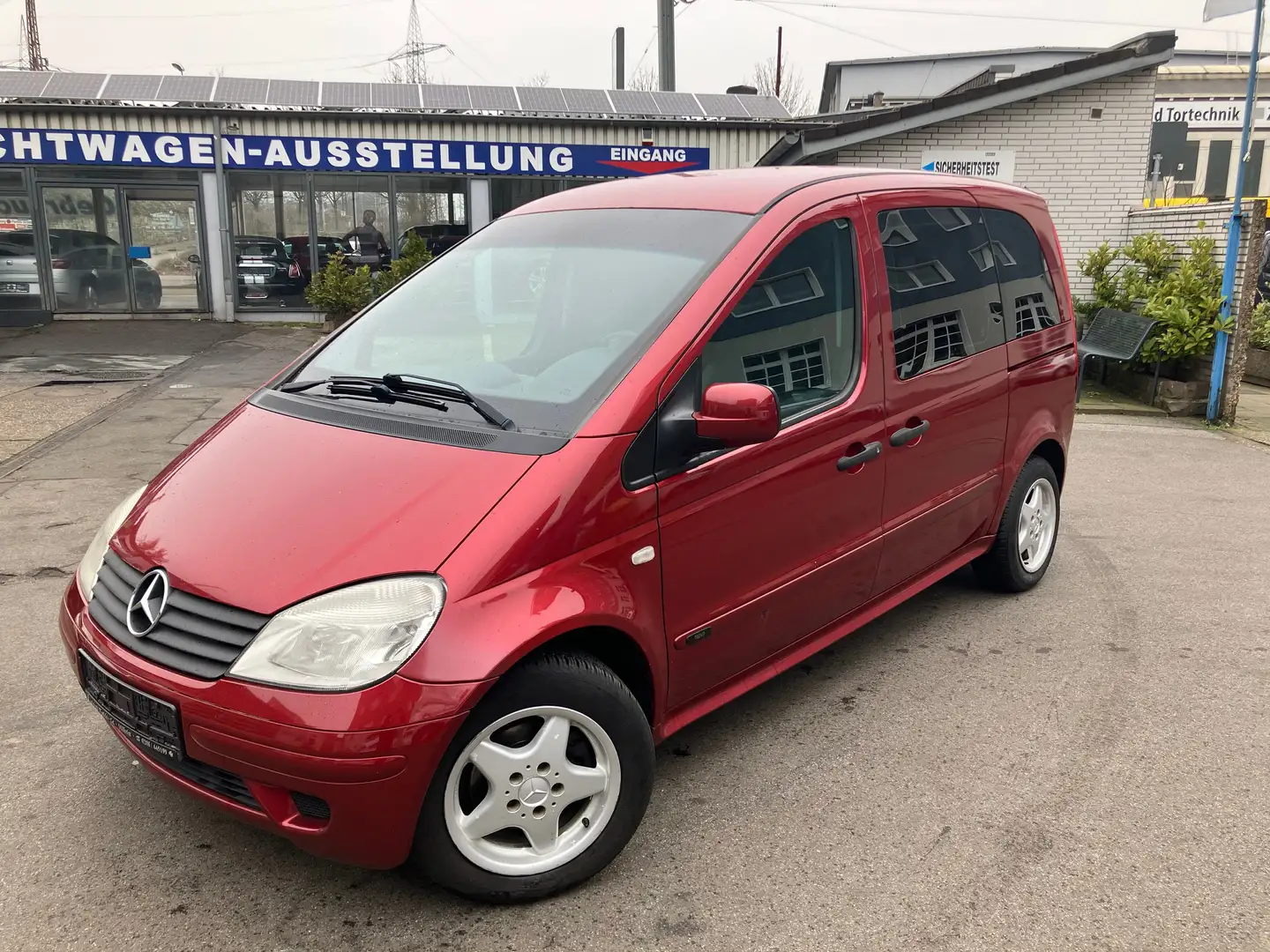 Mercedes-Benz Vaneo 1.6 Compact Van 1.6, Automatik, AHK, 6-Sitzer, Rood - 1