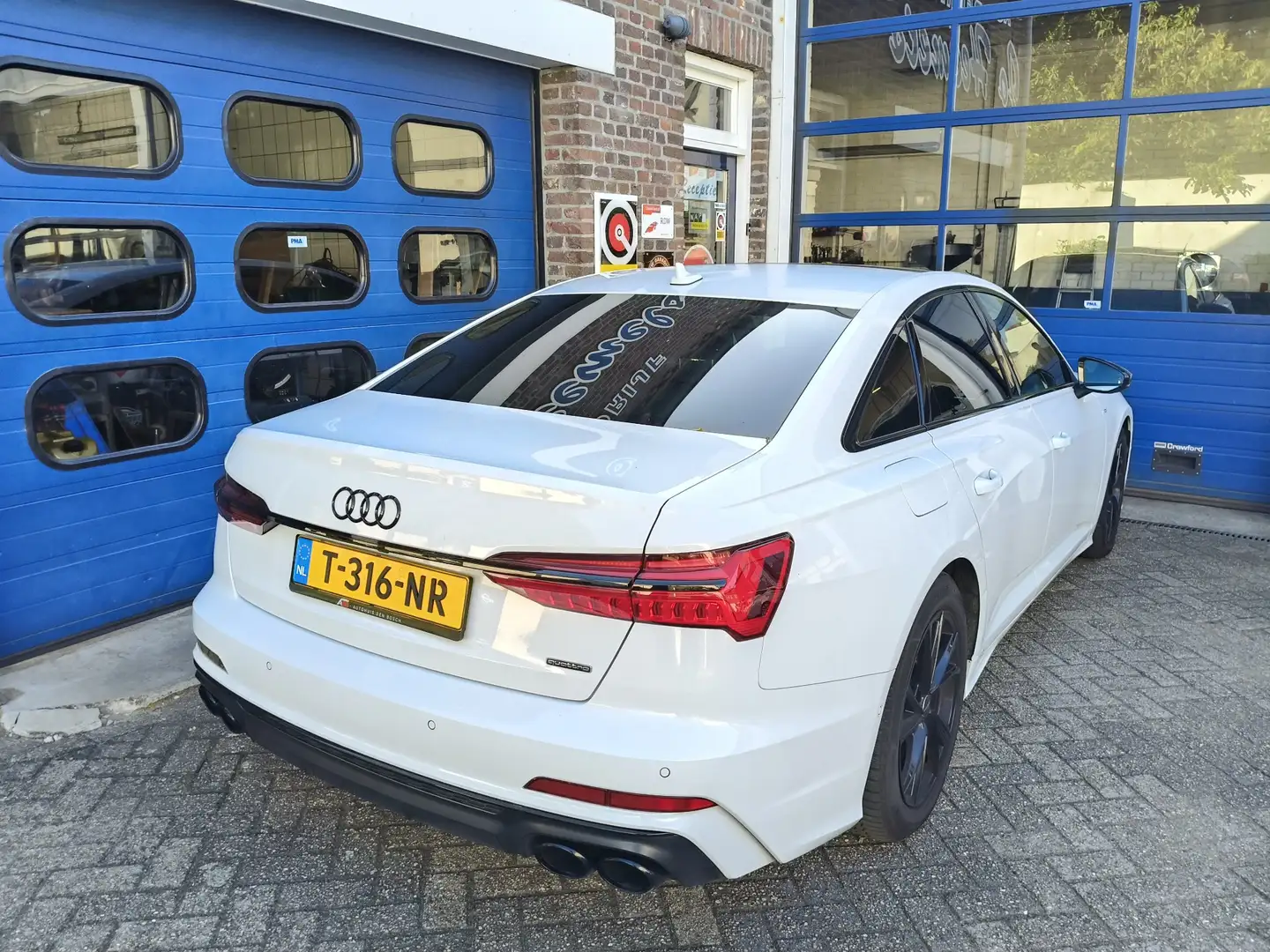 Audi A6 55 TFSI e q. Comp. S Line Wit - 2