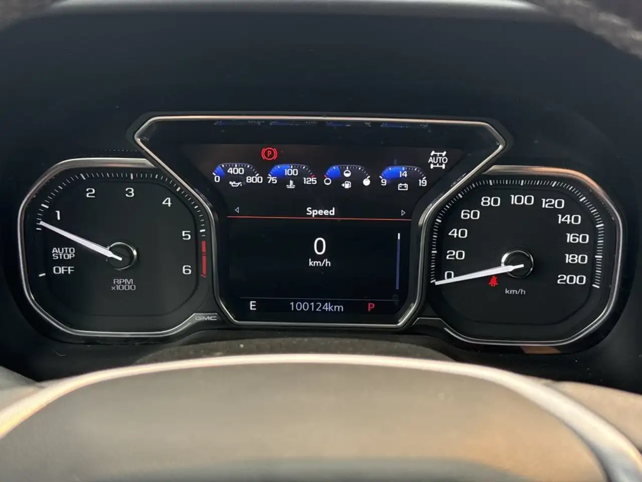 GMC Yukon снимка GMC Yukon