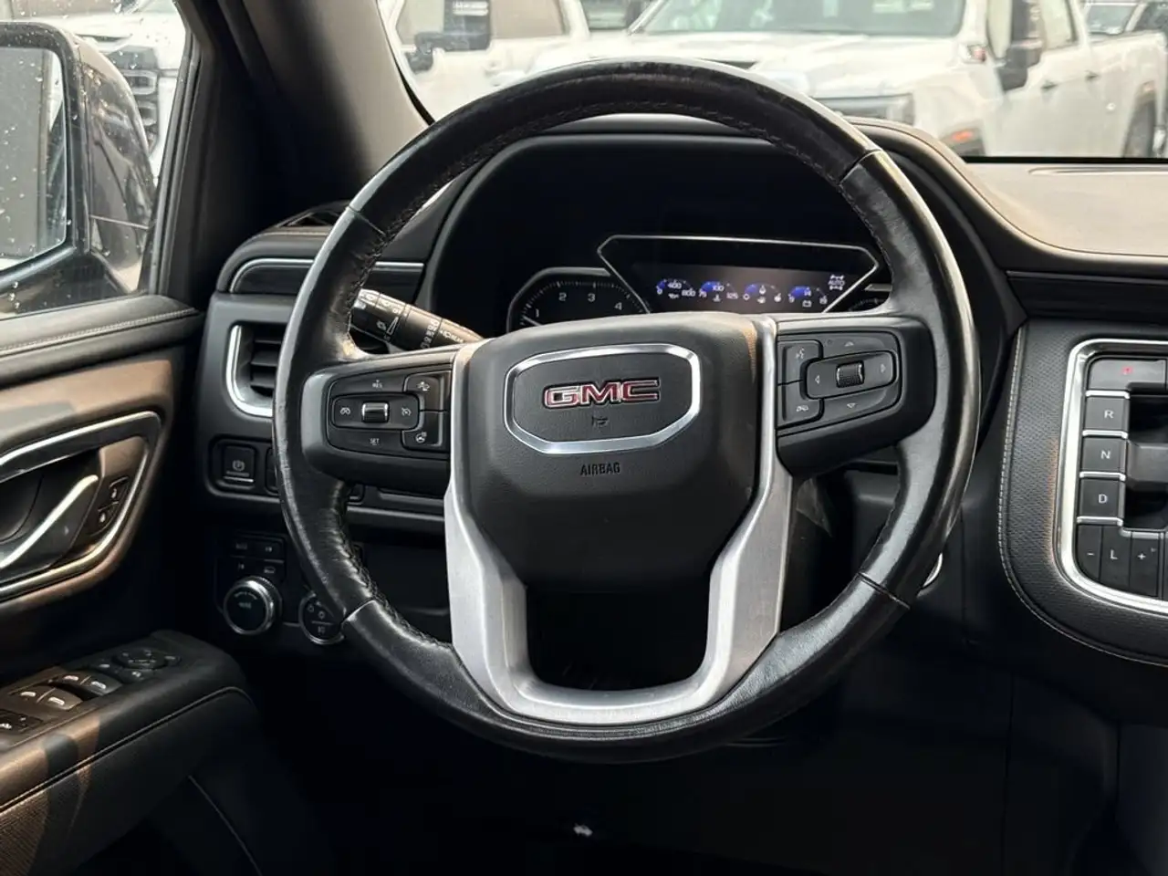 GMC Yukon снимка GMC Yukon
