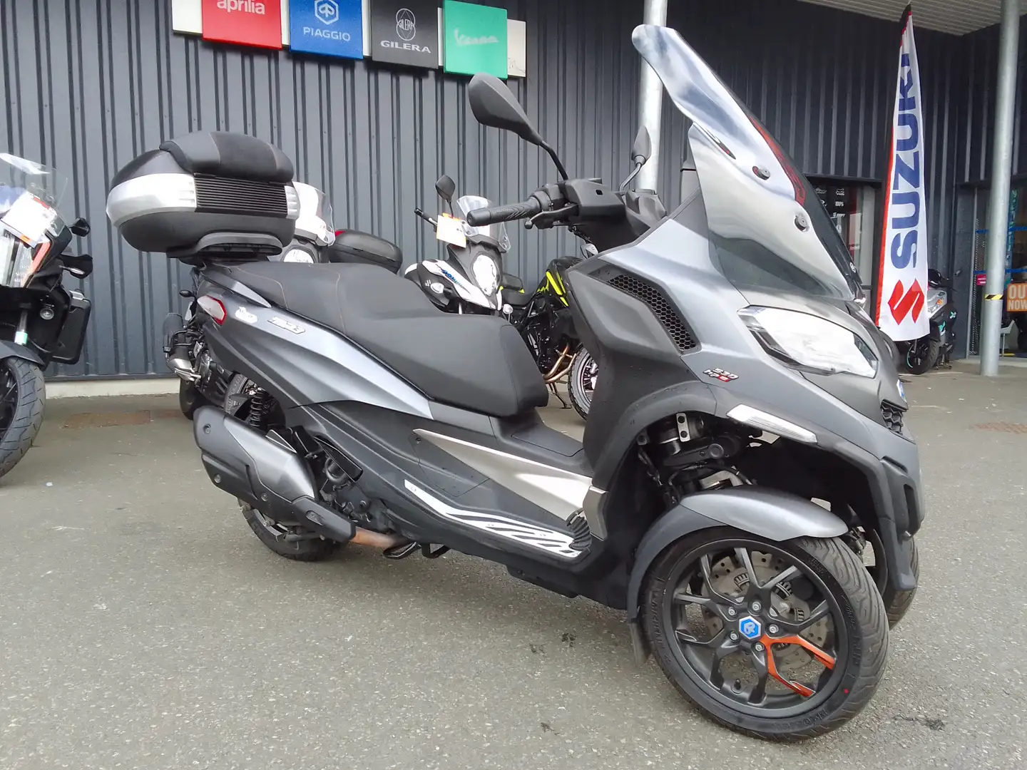 Piaggio MP3 530 Black - 1