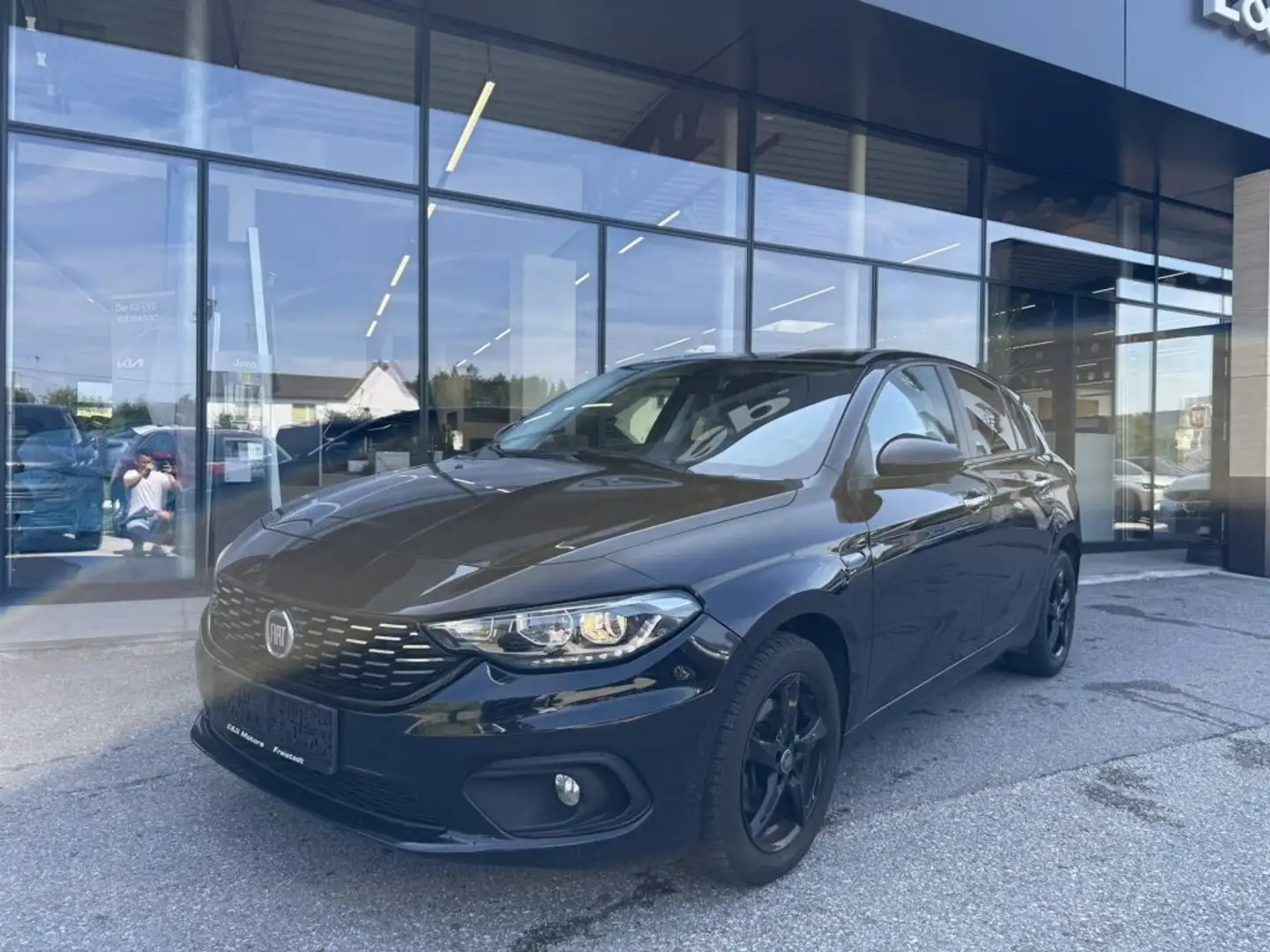 Fiat Tipo 1,3 MJ II 95 Easy Schwarz - 1