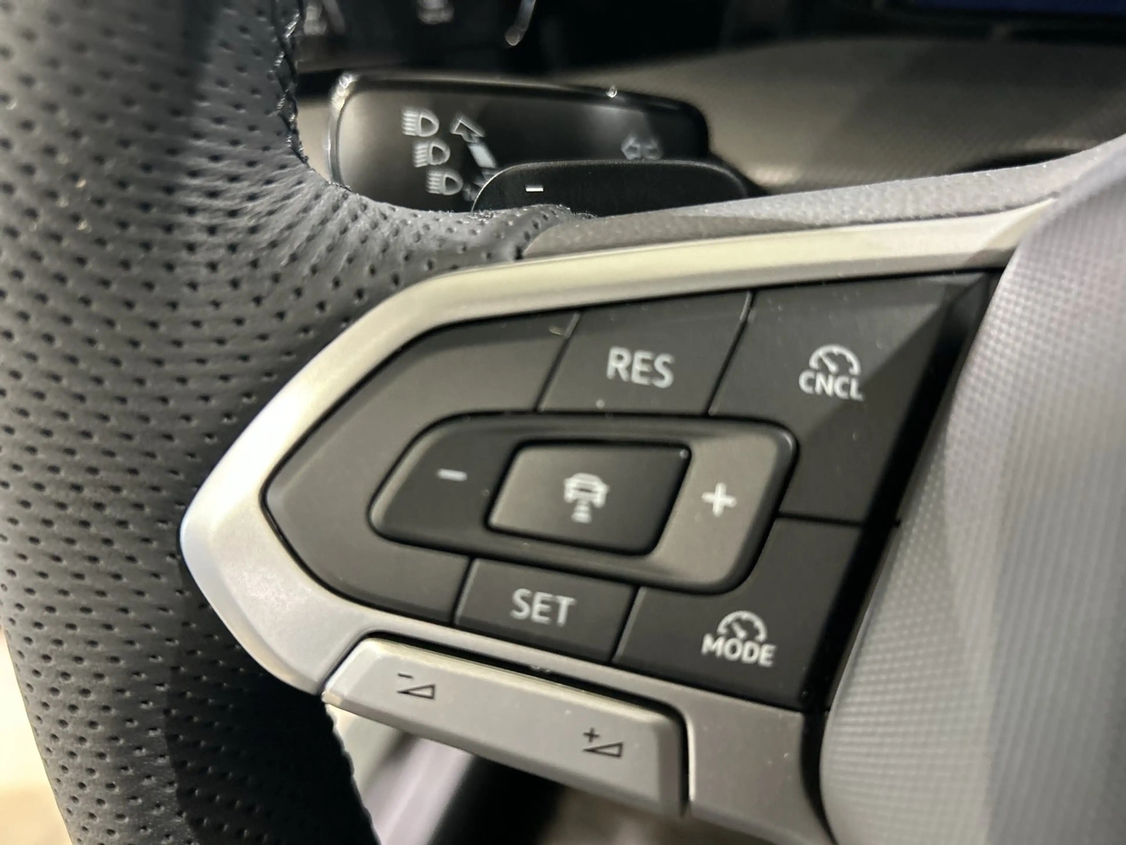Volkswagen Golf R R-Line mHEV TSI DSG — photo 12