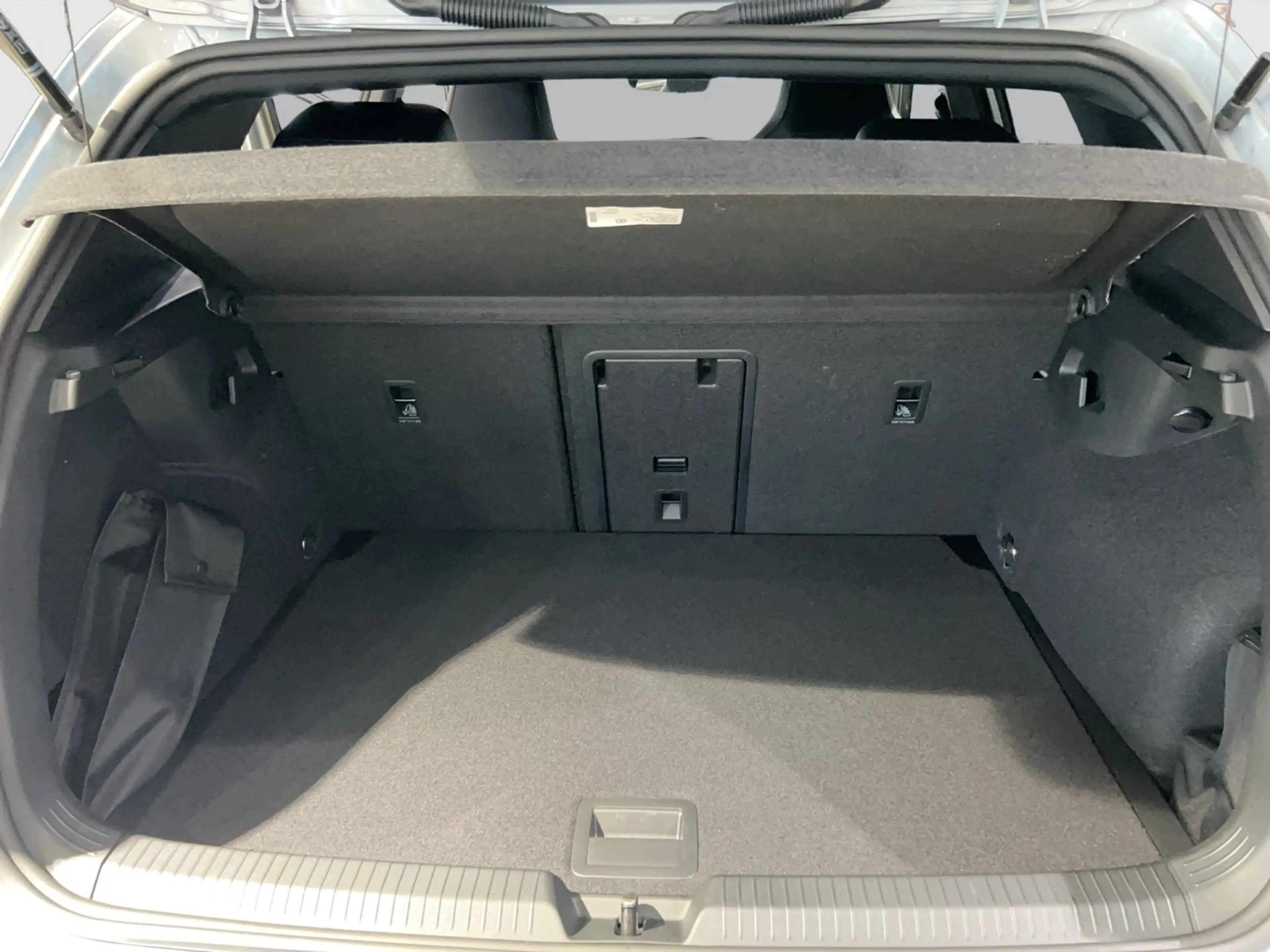 Volkswagen Golf R R-Line mHEV TSI DSG — photo 10