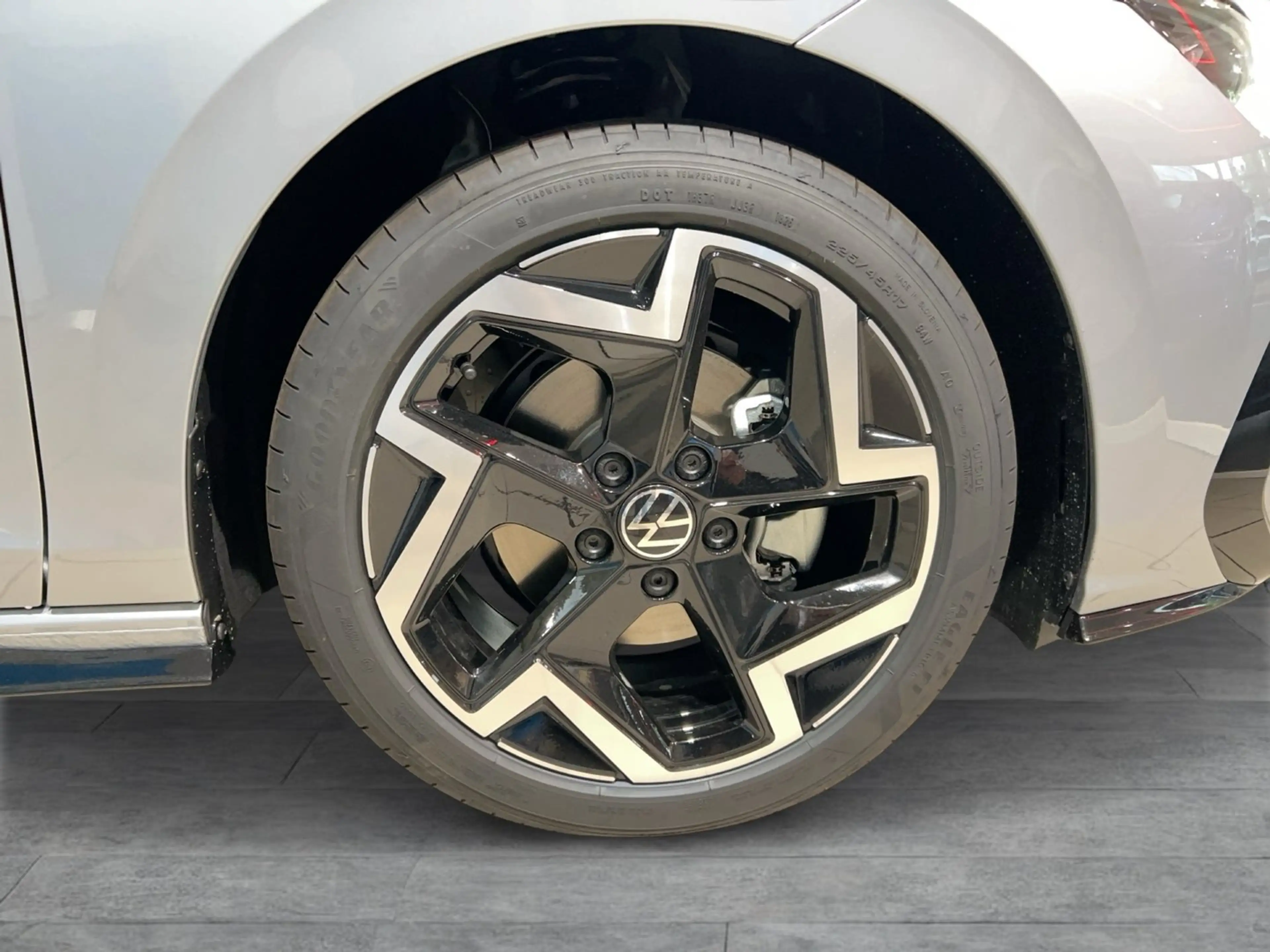 Volkswagen Golf R R-Line mHEV TSI DSG — photo 4