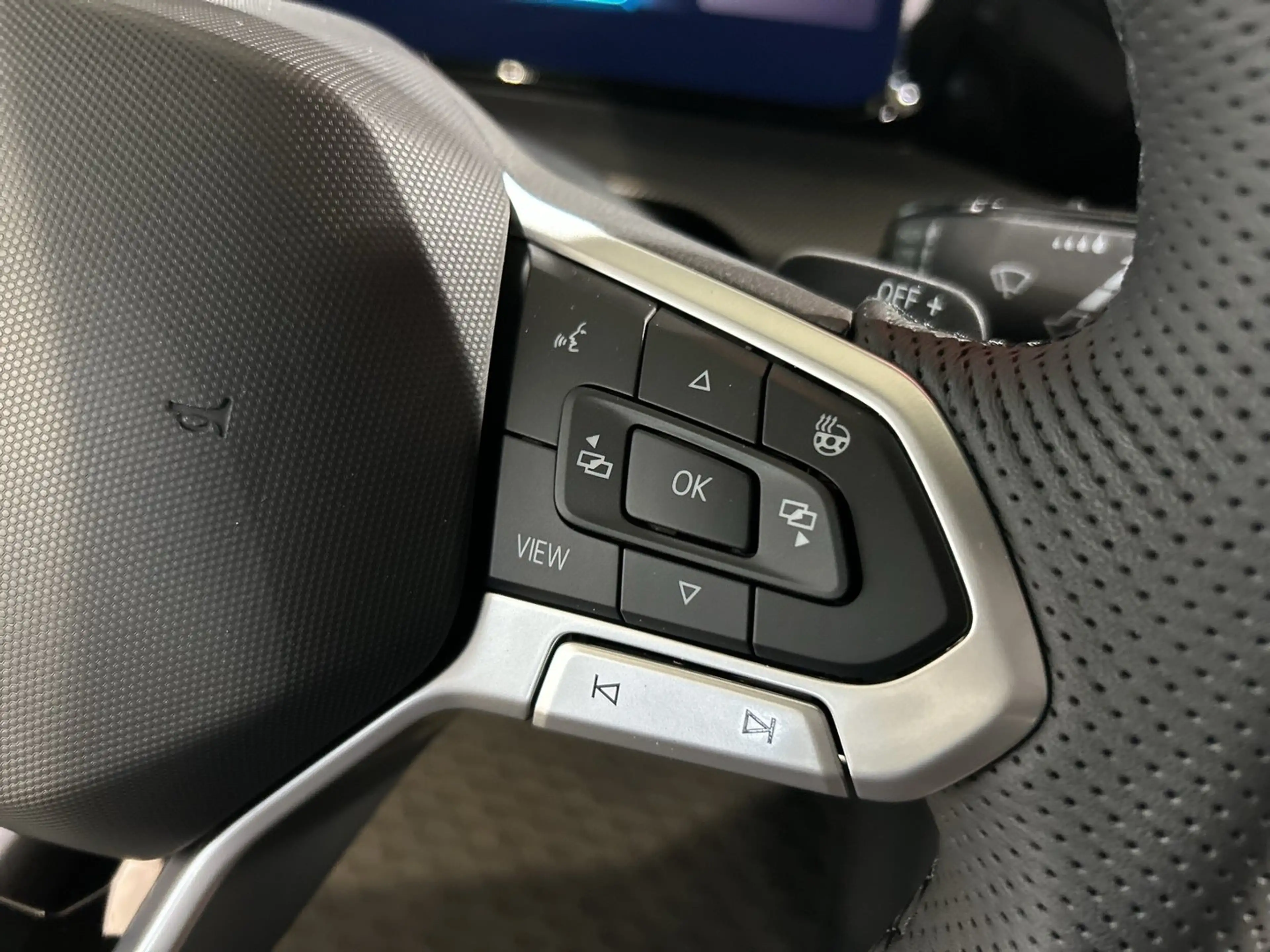 Volkswagen Golf R R-Line mHEV TSI DSG — photo 13