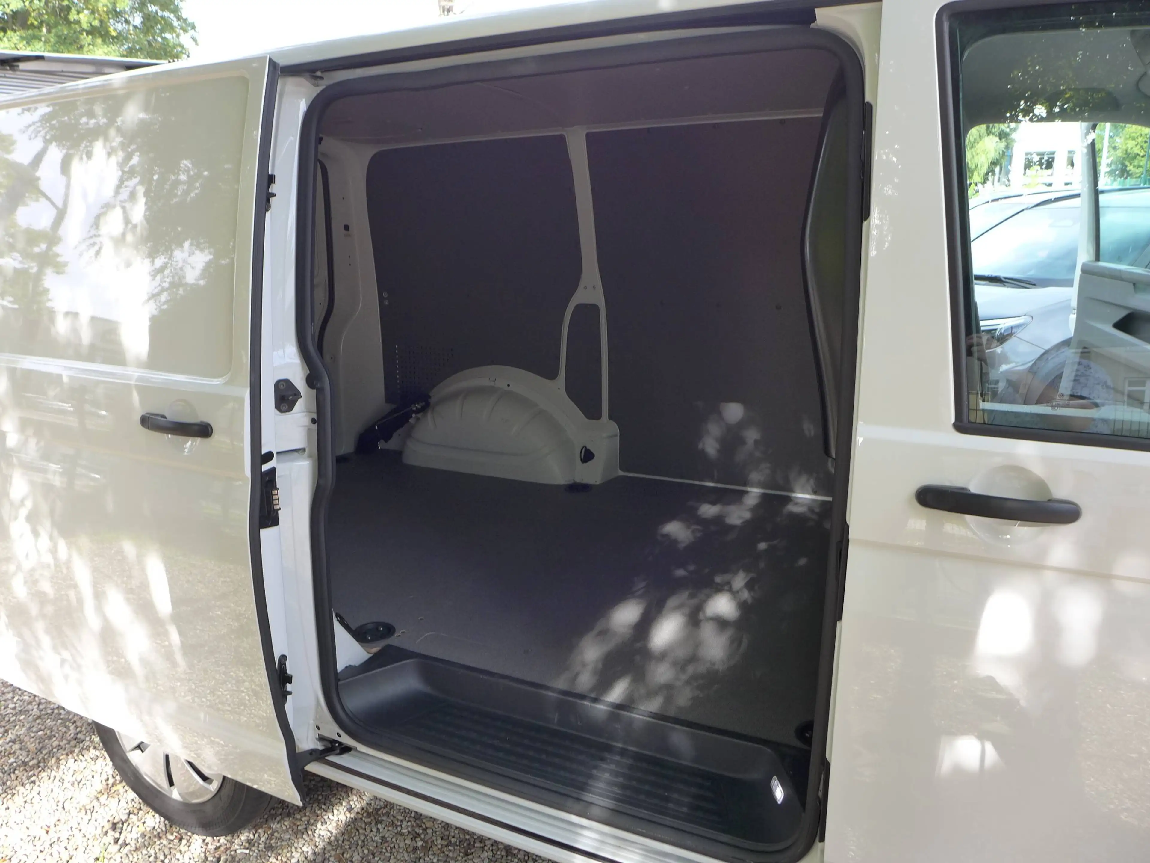 Volkswagen T6.1 Transporter Transporter T6.1 2.0 TDI BMT Klima / APP / PDC — photo 13