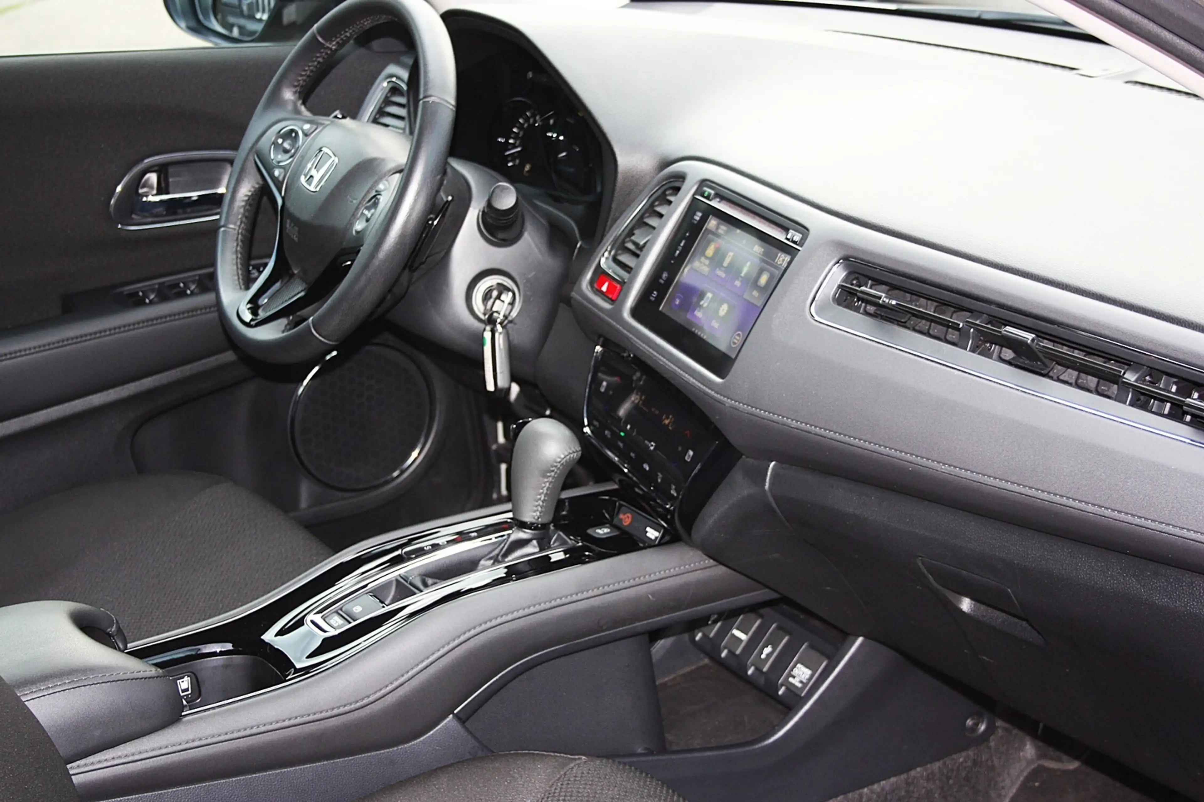 Honda HR-V 1.5 ELEGANCE Autom. MultiMedia/PDC/Temp — photo 13