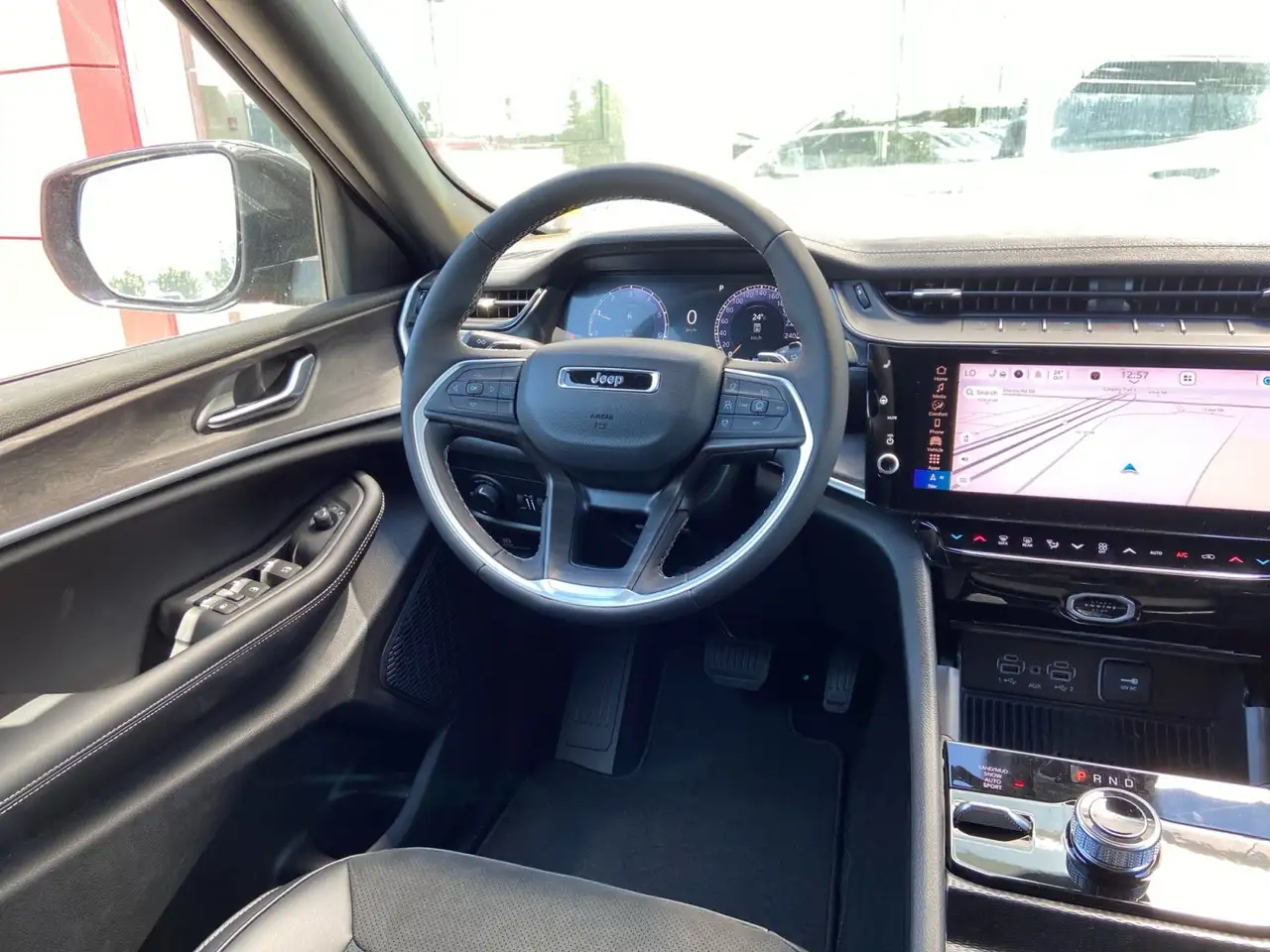 Jeep Grand Cherokee снимка Jeep Grand Cherokee