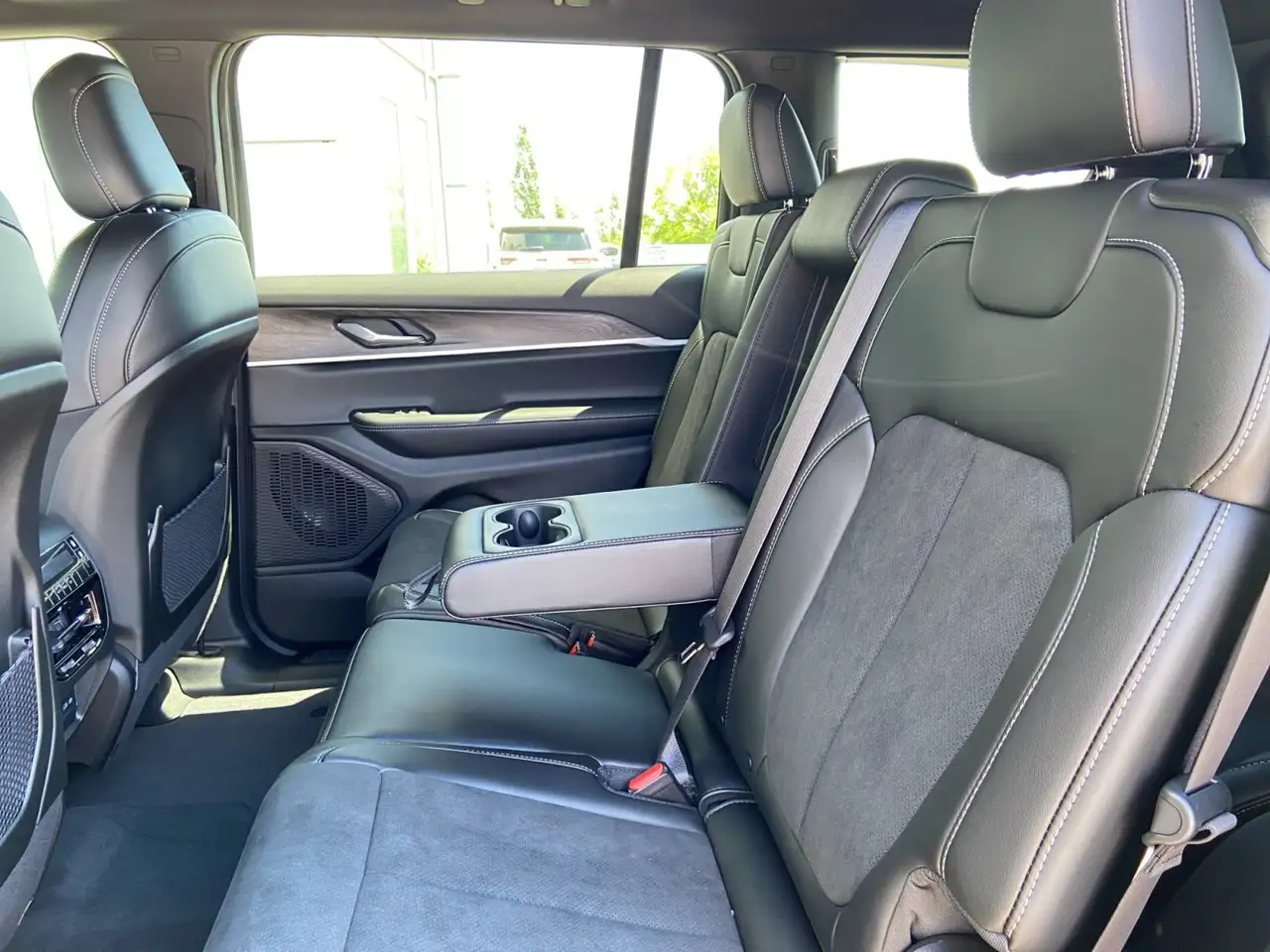 Jeep Grand Cherokee снимка Jeep Grand Cherokee
