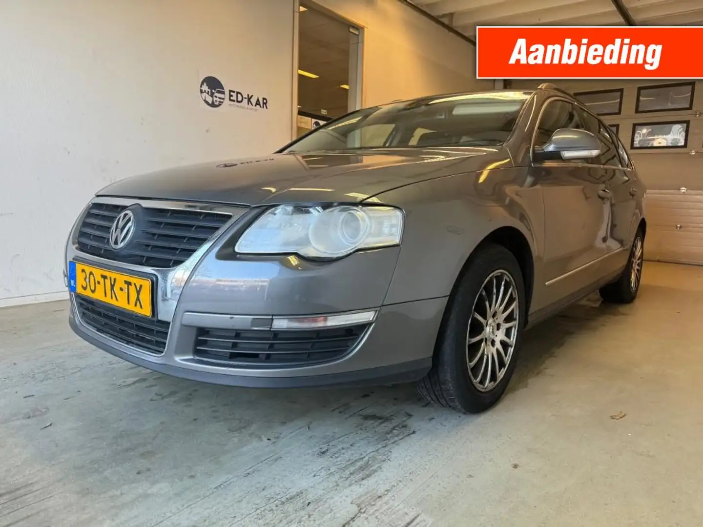 Volkswagen Passat Variant 2.0 FSI Comfortline CLIMA TREKHAAK NAP EXP Grijs - 1