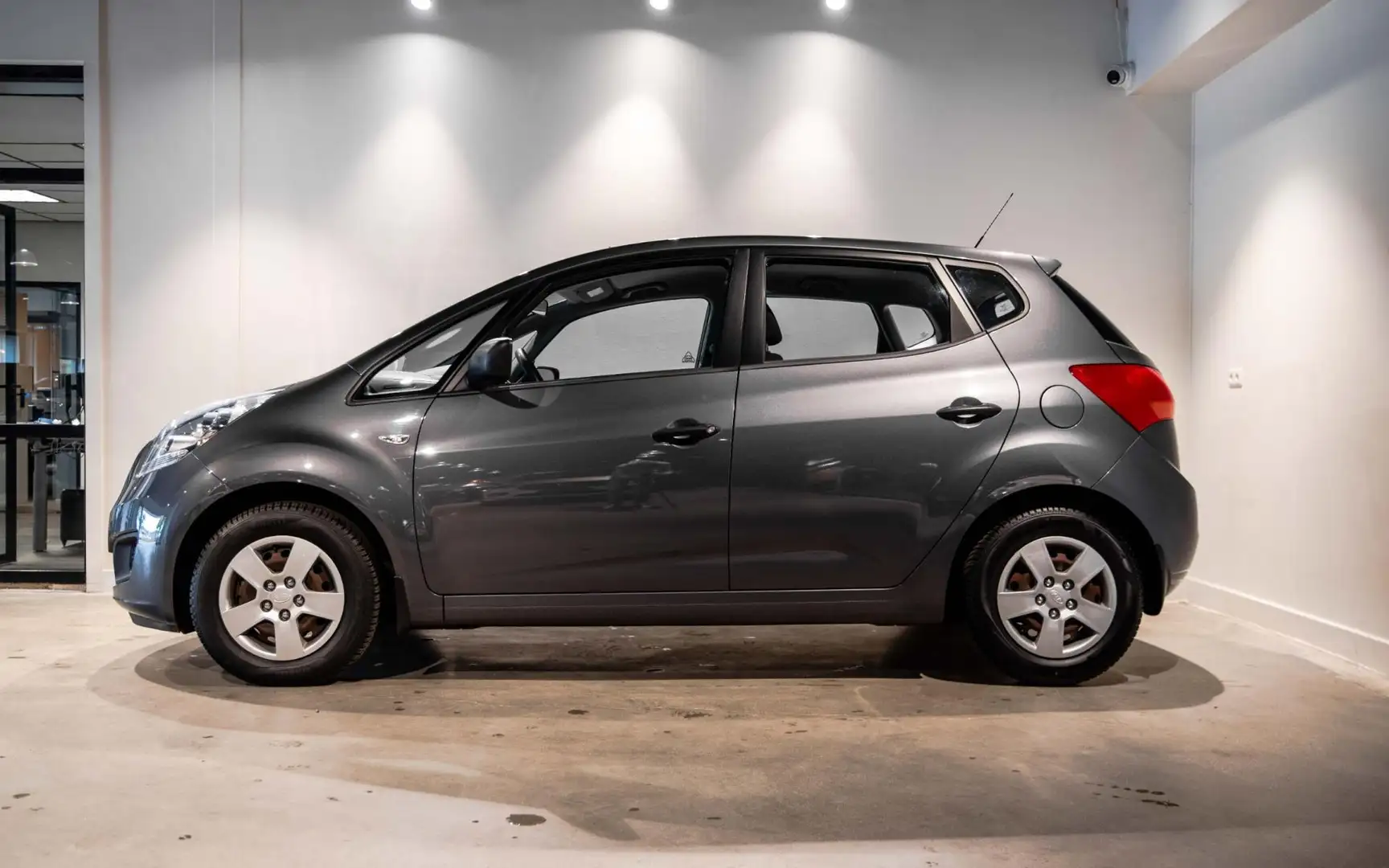 Kia Venga 1.4 CRDi Grau - 2