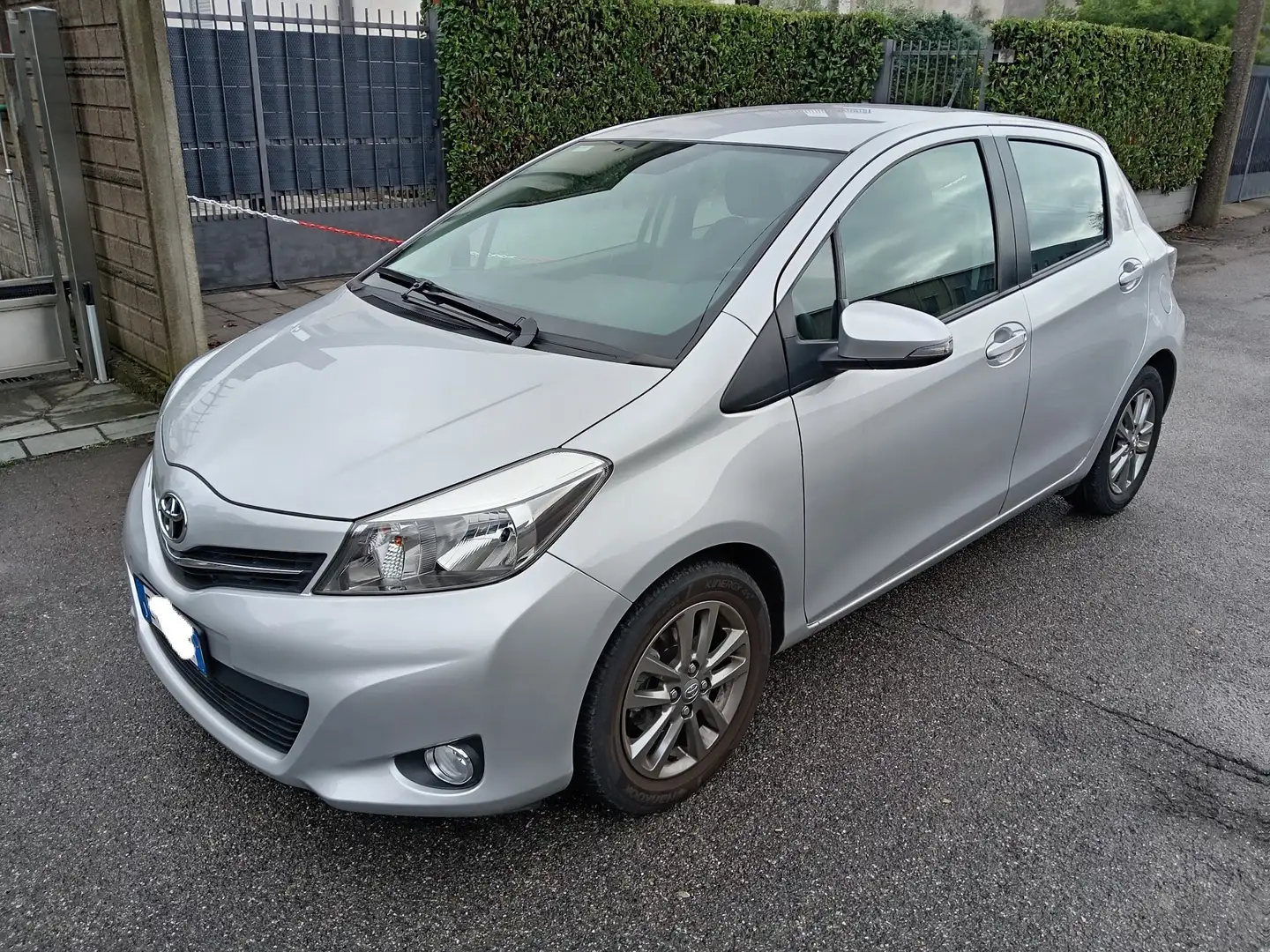 Toyota Yaris 5p 1.3 Lounge aut. adatta x neopatentati Argento - 1