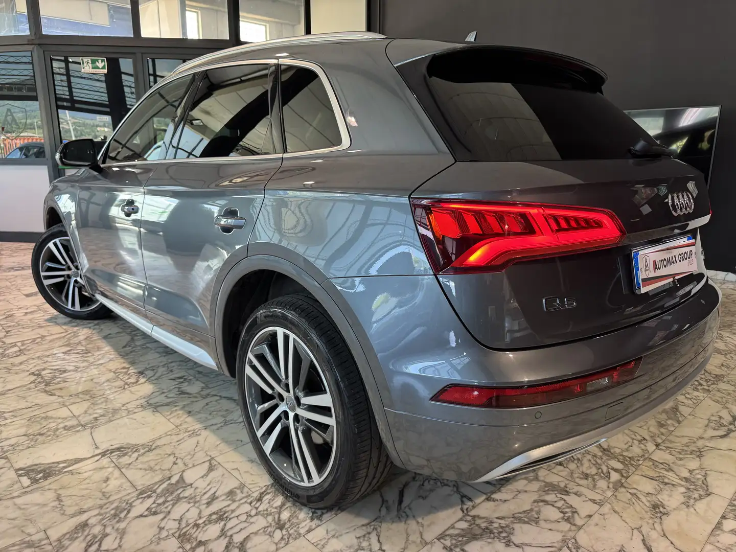 Audi Q5 40 2.0tdi Business Sport quattro 190cv stronic IVA Grijs - 2