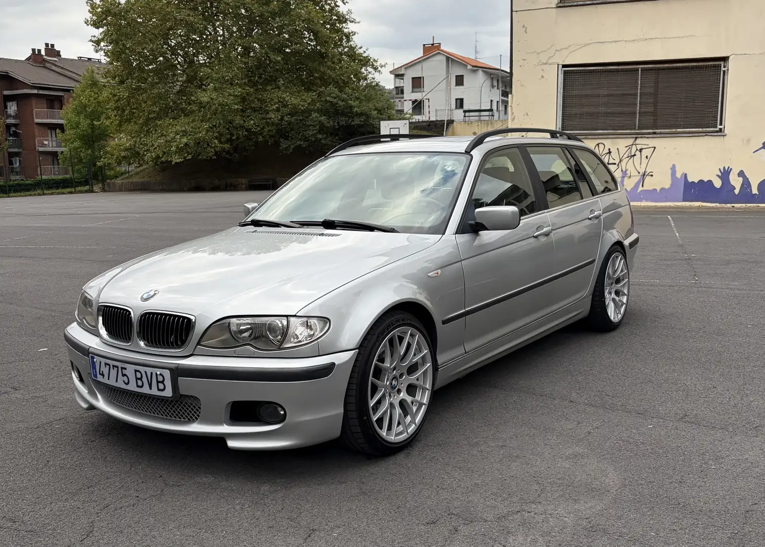 BMW 330 330xi Touring - 1