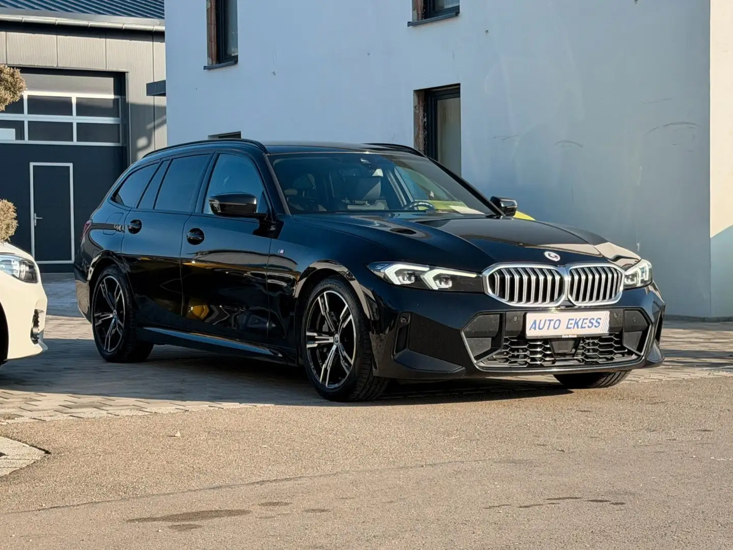 BMW 330 d Touring M Sport ACC*HuD*Live Cockpit Profes Noir - 1