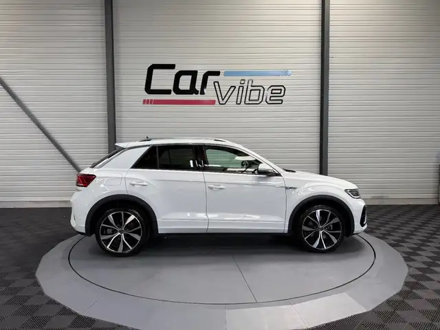 Volkswagen T-Roc view 3