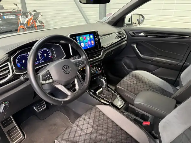 Volkswagen T-Roc view 10