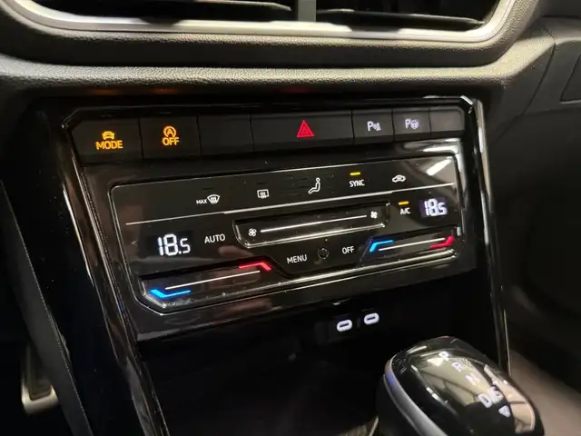 Volkswagen T-Roc view 14