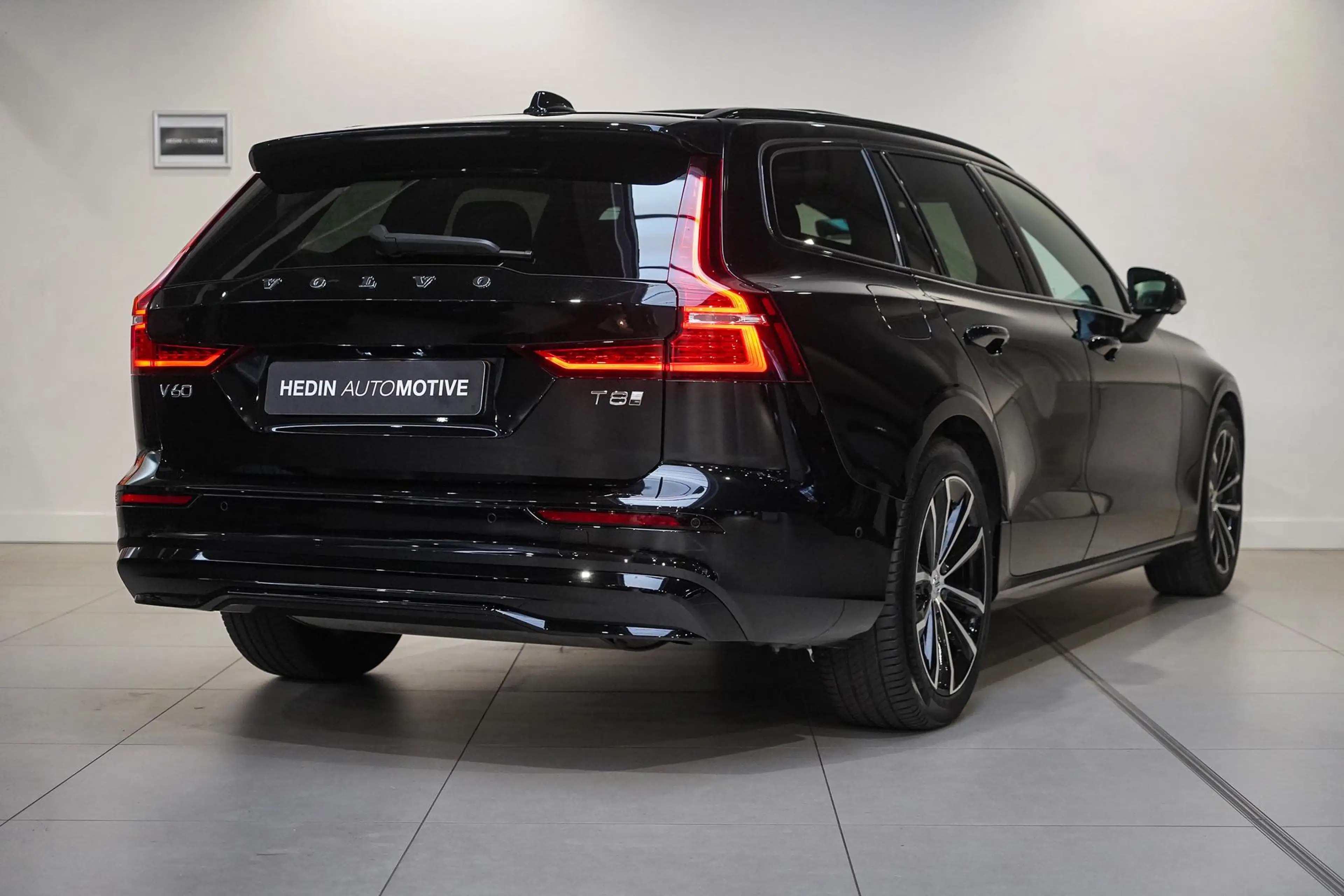 Volvo V60 T8 Plug-in hybrid AWD Ultra Dark 455pk | Harman/Ka — photo 6