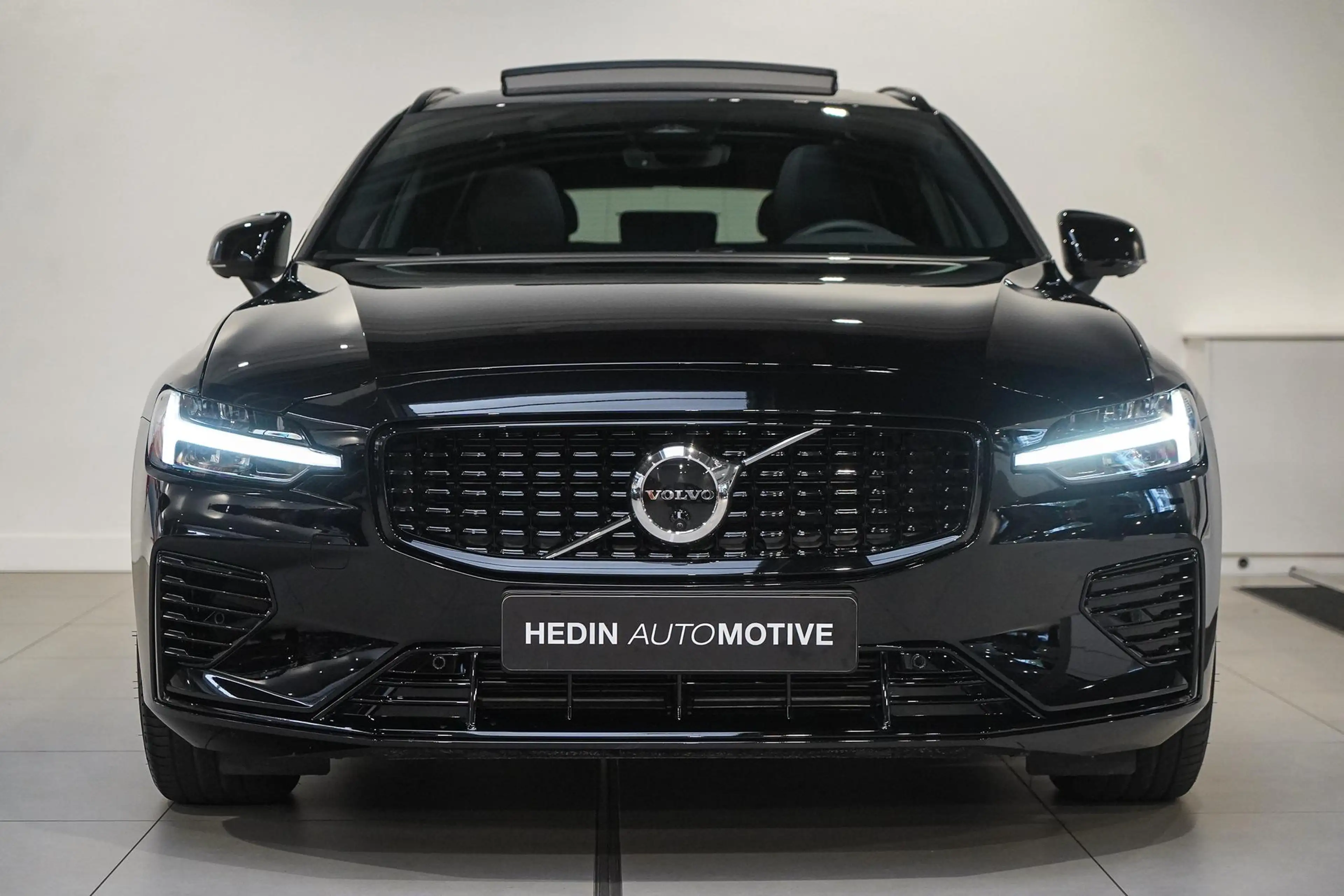 Volvo V60 T8 Plug-in hybrid AWD Ultra Dark 455pk | Harman/Ka — photo 2