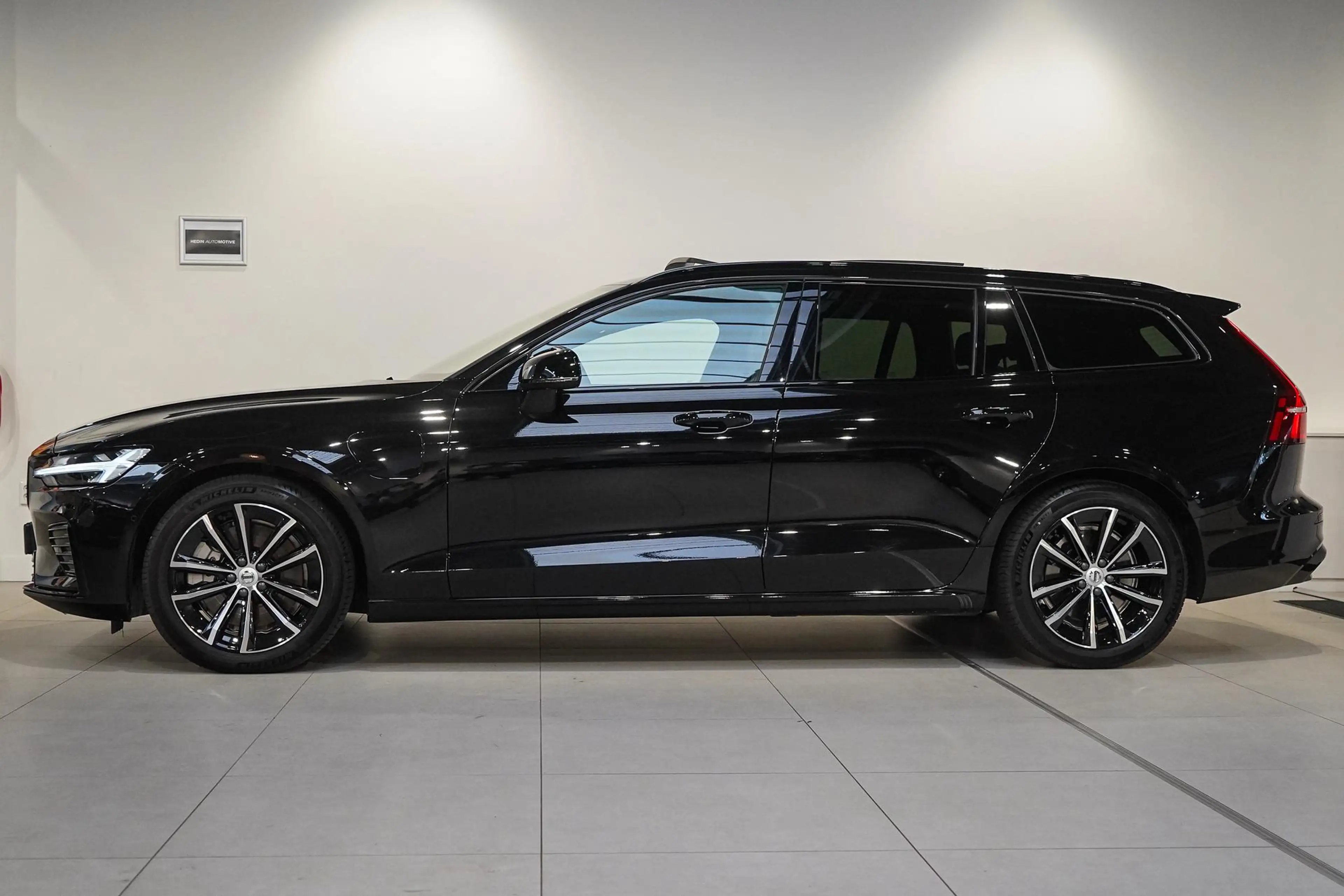 Volvo V60 T8 Plug-in hybrid AWD Ultra Dark 455pk | Harman/Ka — photo 3