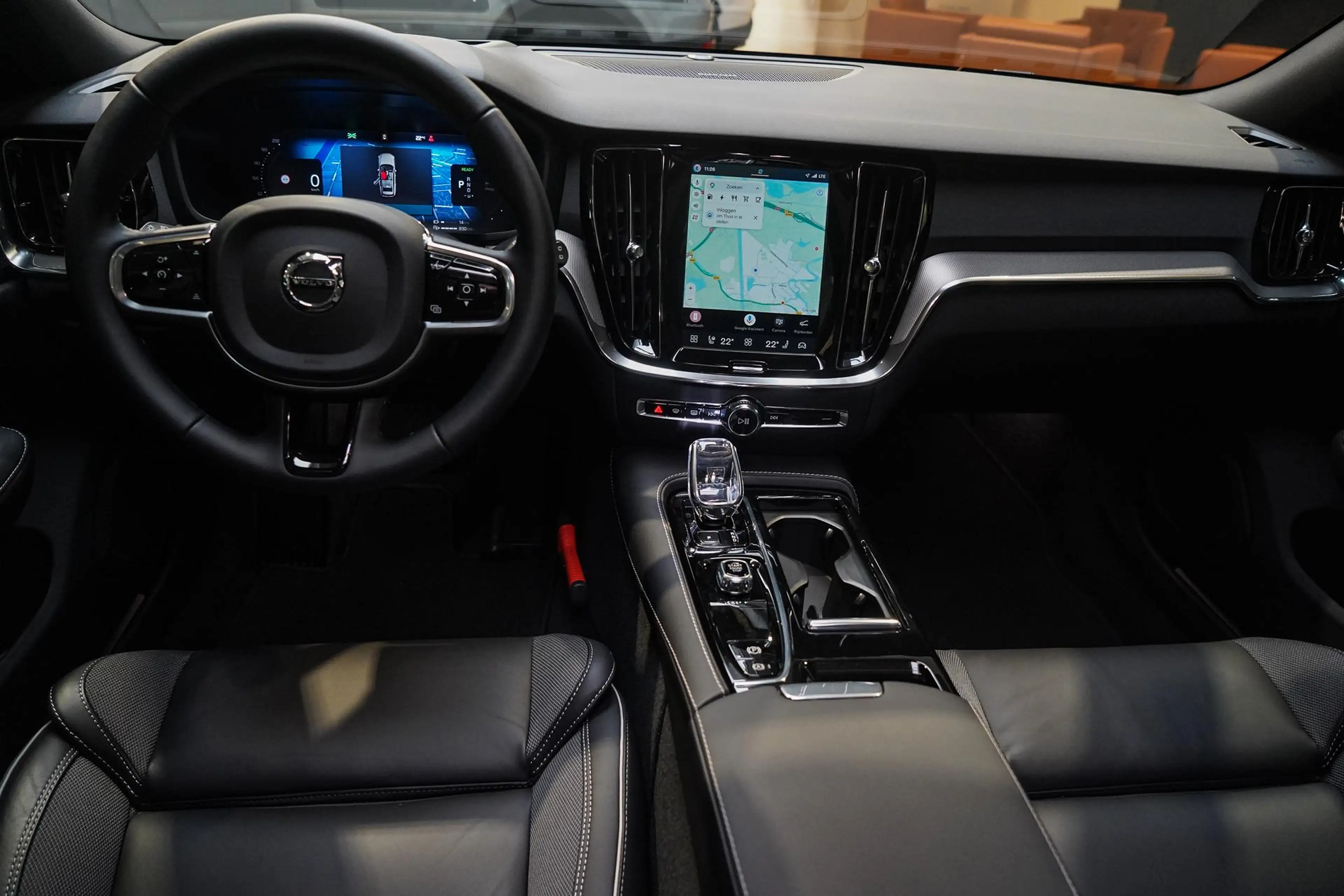 Volvo V60 T8 Plug-in hybrid AWD Ultra Dark 455pk | Harman/Ka — photo 13