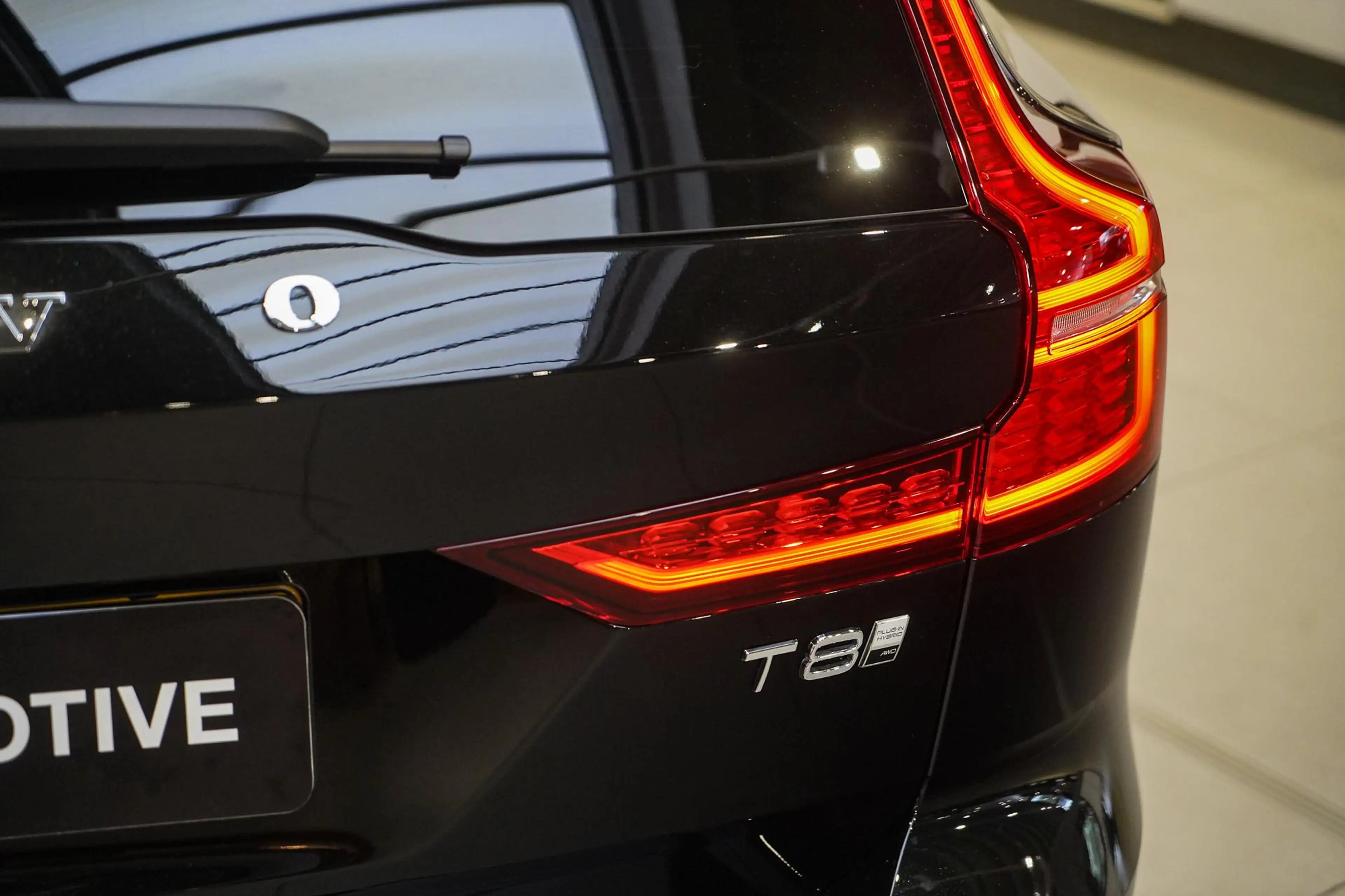 Volvo V60 T8 Plug-in hybrid AWD Ultra Dark 455pk | Harman/Ka — photo 9