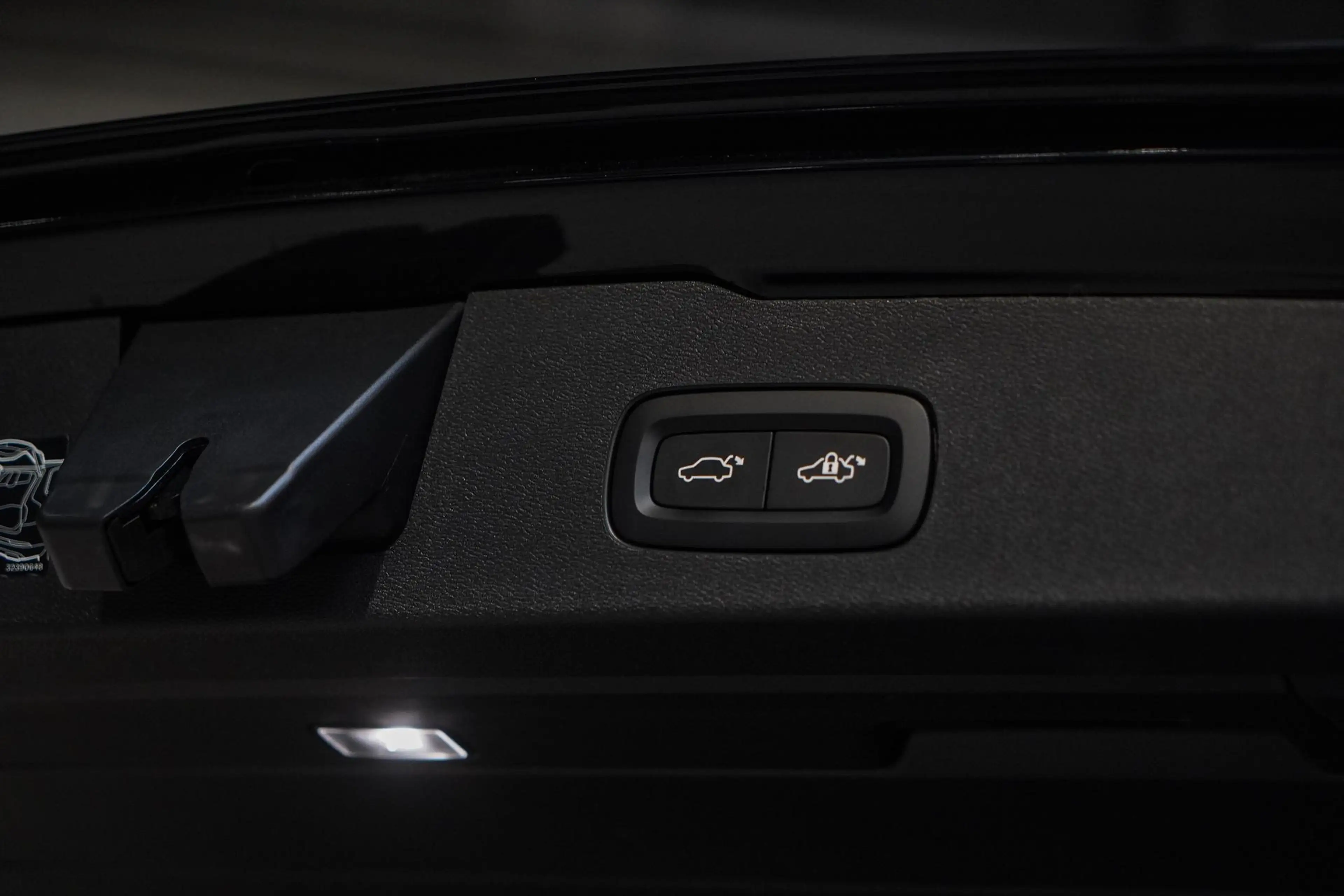 Volvo V60 T8 Plug-in hybrid AWD Ultra Dark 455pk | Harman/Ka — photo 11