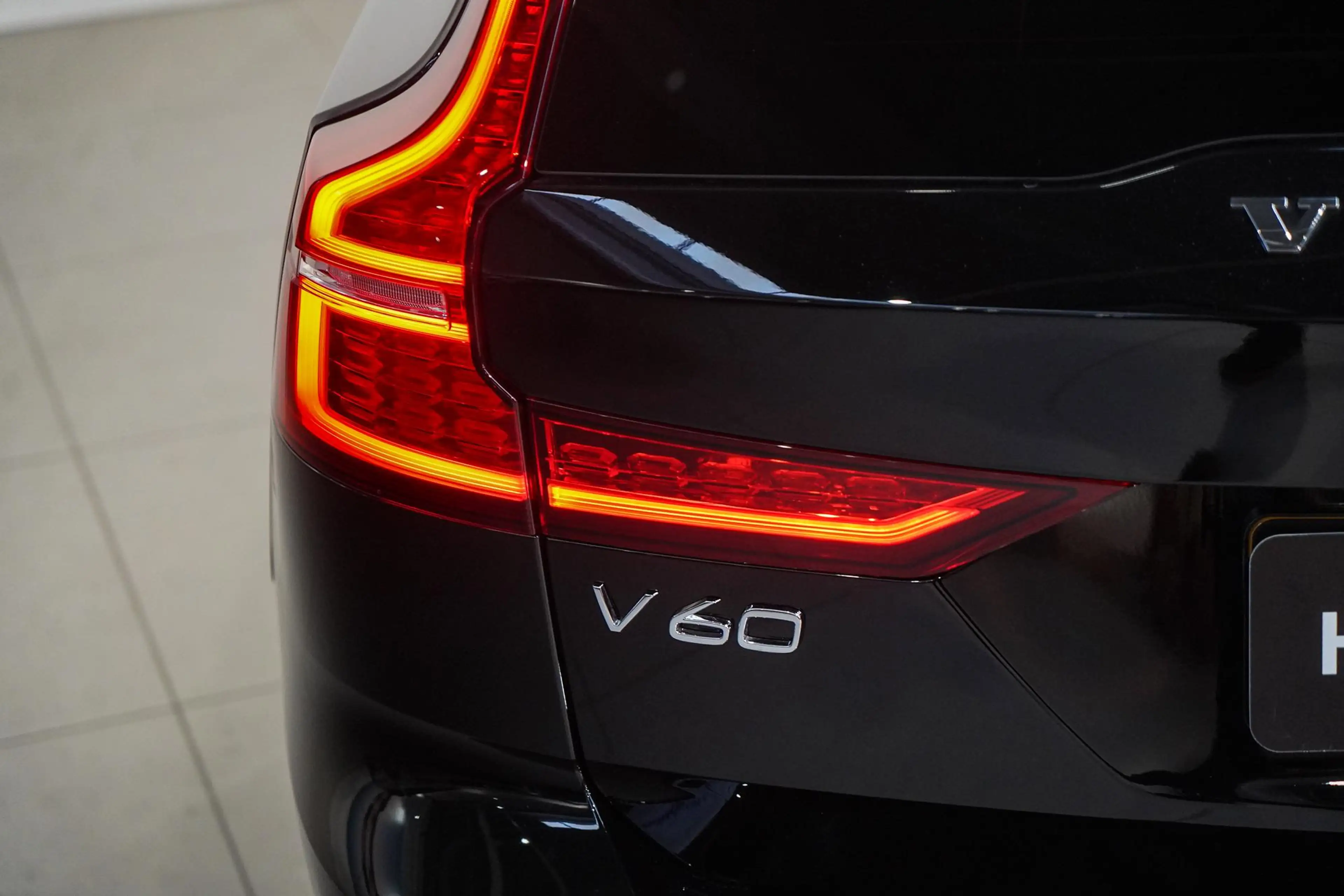 Volvo V60 T8 Plug-in hybrid AWD Ultra Dark 455pk | Harman/Ka — photo 8