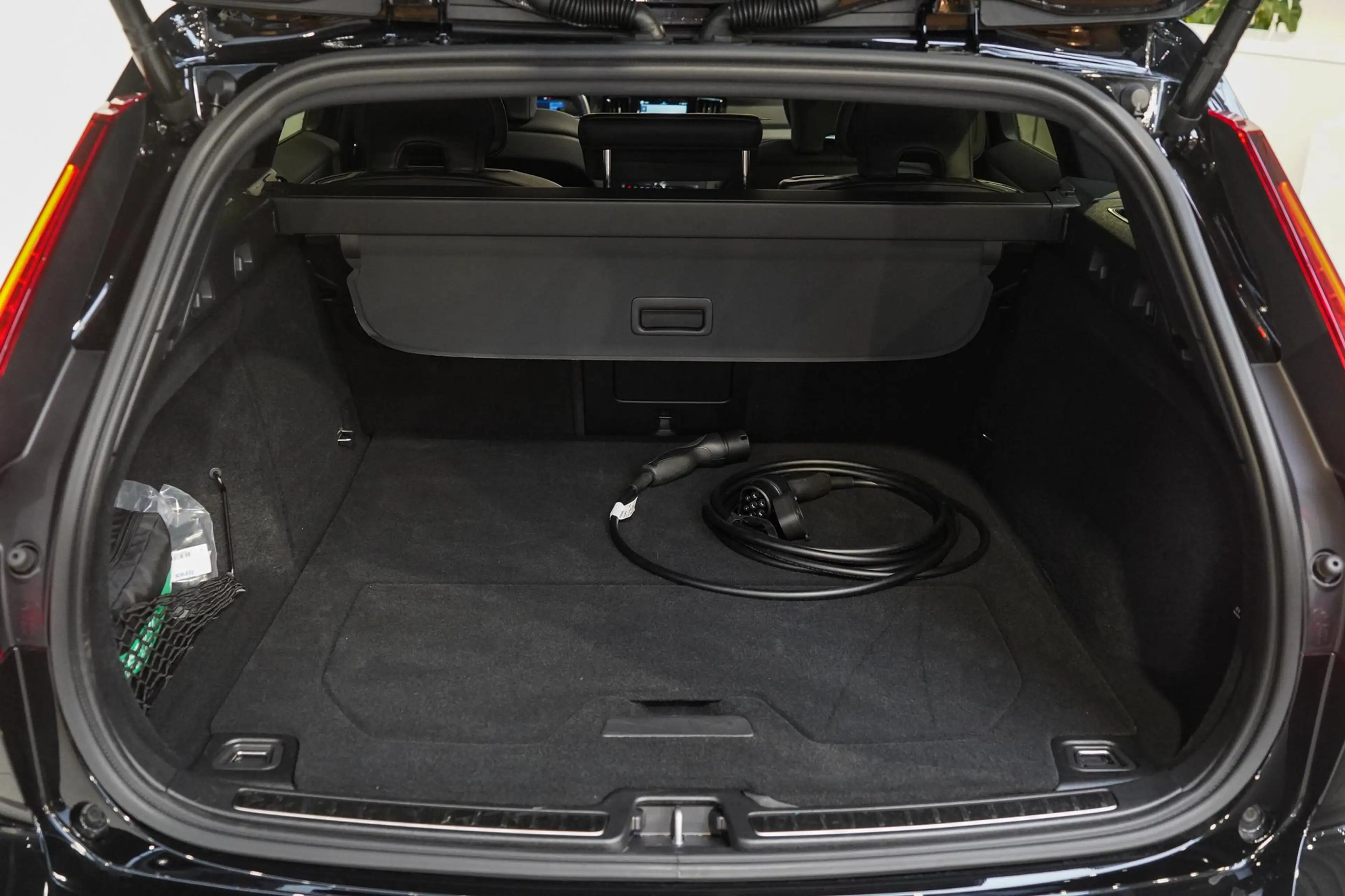 Volvo V60 T8 Plug-in hybrid AWD Ultra Dark 455pk | Harman/Ka — photo 10