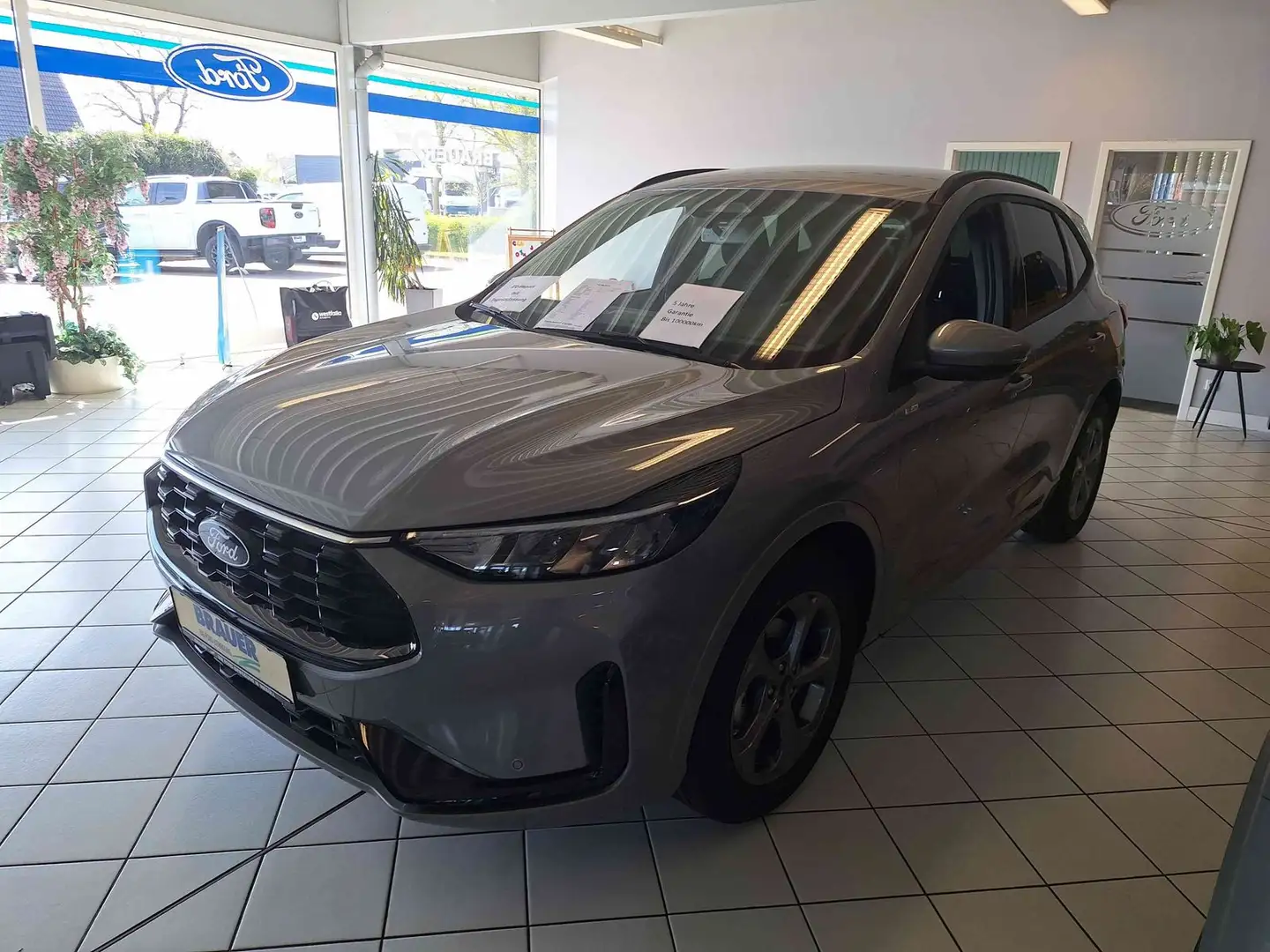 Ford Kuga ST-Line Silber - 2