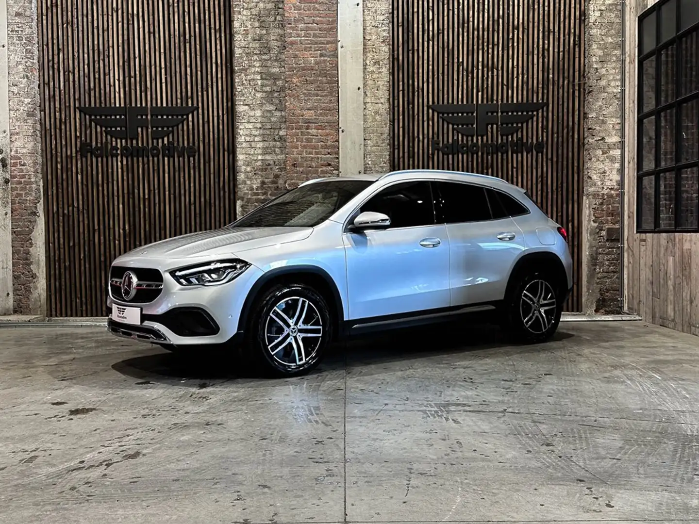 Mercedes-Benz GLA 180 bA*AUT*NAVI*DAB*WIFI*URBAN*Slechts 21.501 km!!!* Plateado - 2