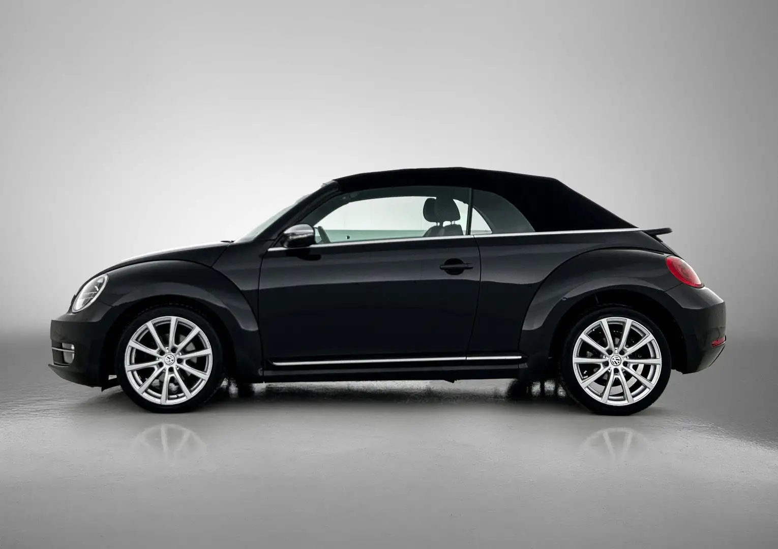 Volkswagen Beetle Cabriolet 1.2 TSI Exclusive Series | Navigatie | S Zwart - 2
