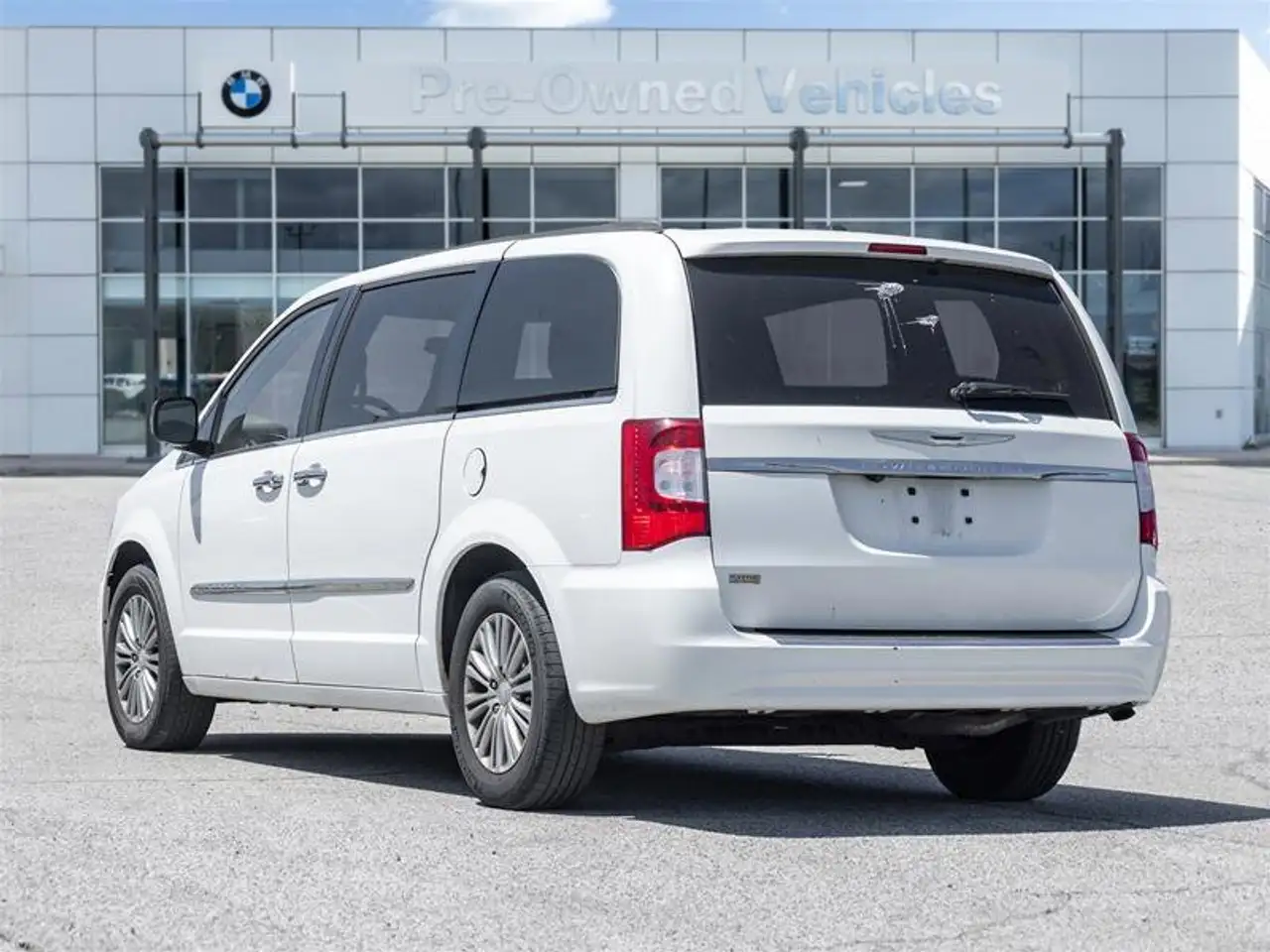 Chrysler Town & Country снимка Chrysler Town & Country