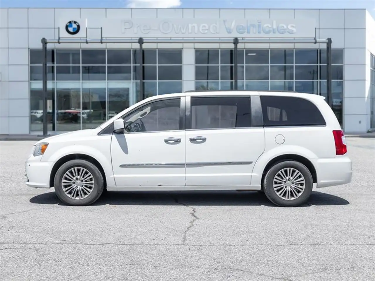 Chrysler Town & Country снимка Chrysler Town & Country