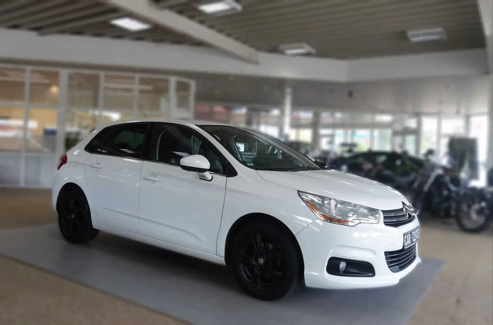 Citroen C4 VTi 95 16V Lim. Selection; AAC GRA SH PDC LM Weiß - 1