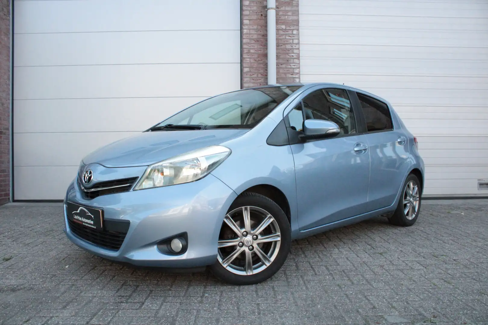 Toyota Yaris 1.3 VVT-i Executive Keyless/Camera/Navi/Half leer/ Blauw - 1