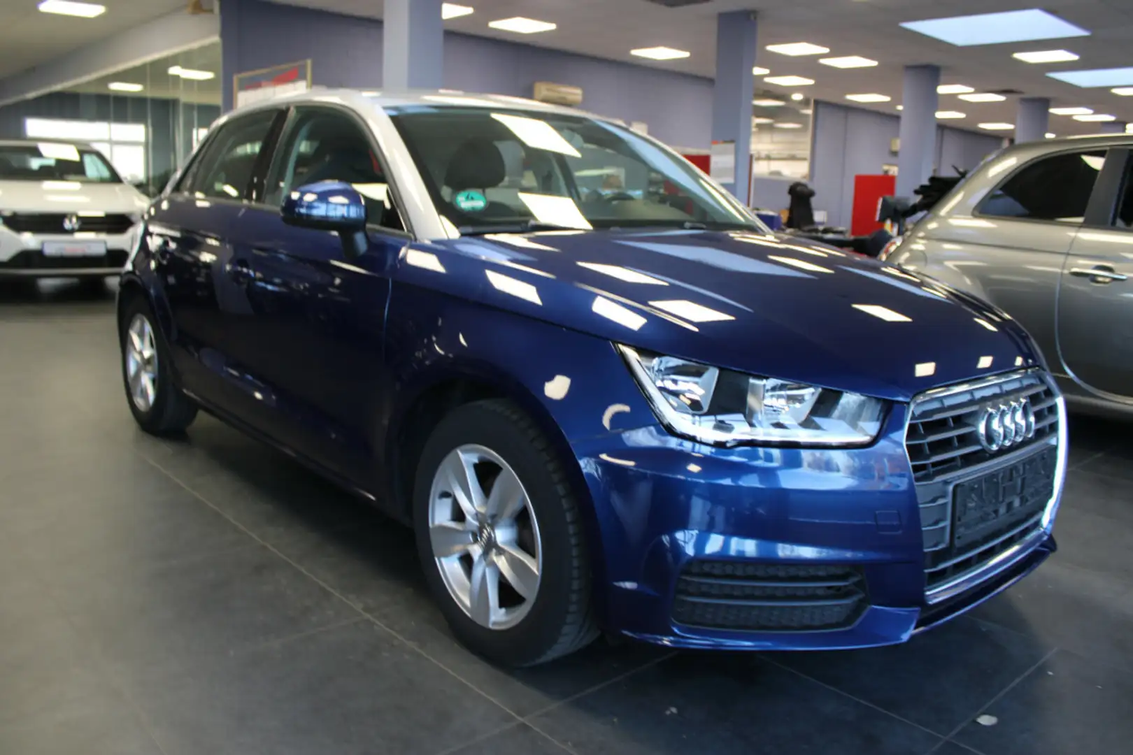 Audi A1 1.0 TFSI ultra Sportback Blau - 1