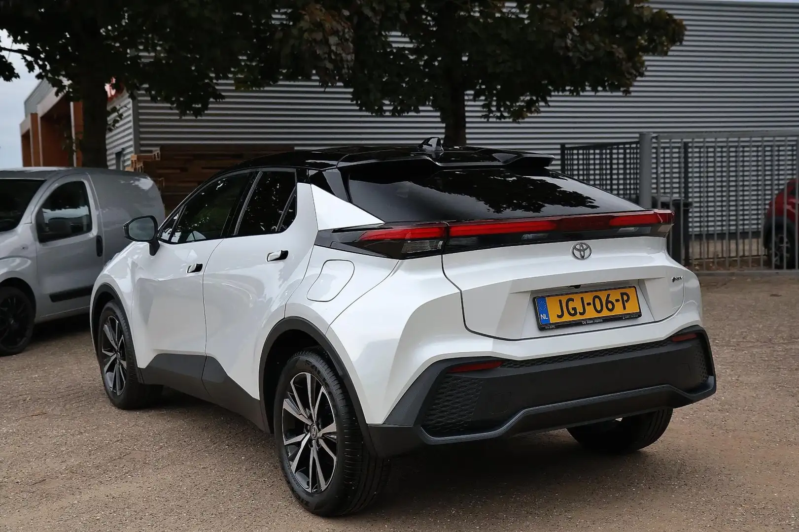 Toyota C-HR 1.8 Hybrid 140 Two Tone Full Led Groot navi Elektr Blanc - 2
