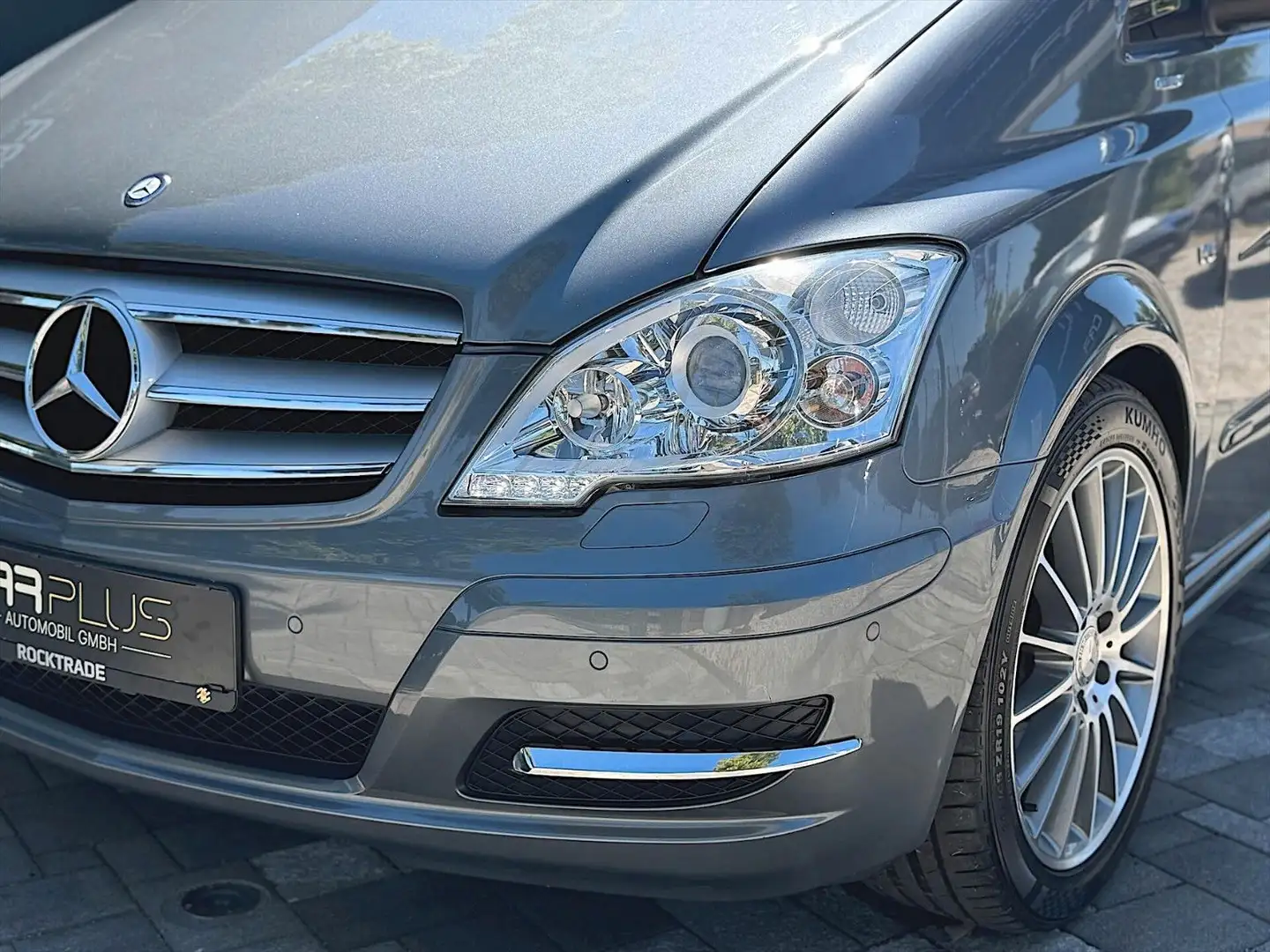 Mercedes-Benz Viano 3.0 CDI Avantgarde Edition 125 lang *Pano* Grau - 2