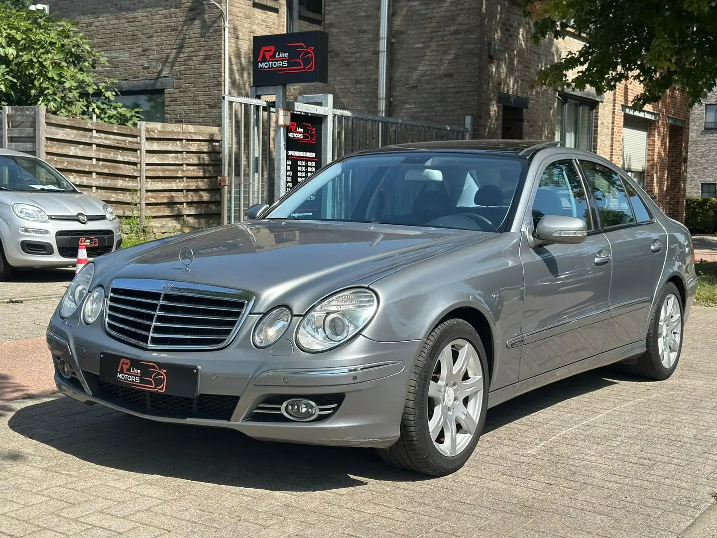 Mercedes-Benz E 300 Bluetec V6 -Avantgarde-Pano-Xenon-Weinig km Argent - 1