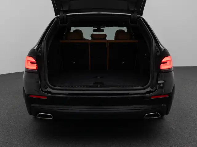 BMW 5 Series view 13