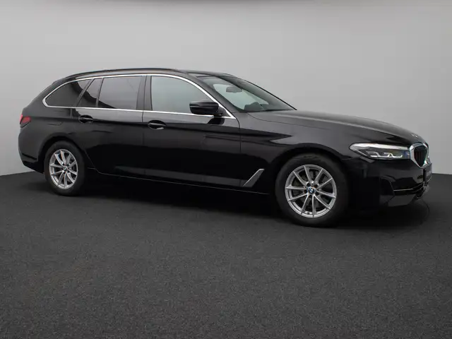 BMW 5 Series view 4