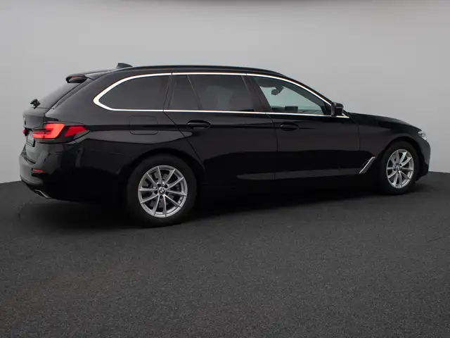BMW 5 Series view 6