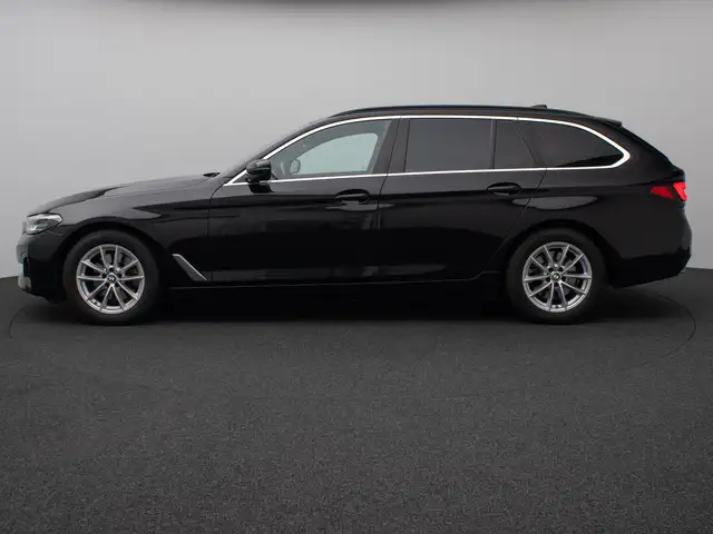 BMW 5 Series view 10