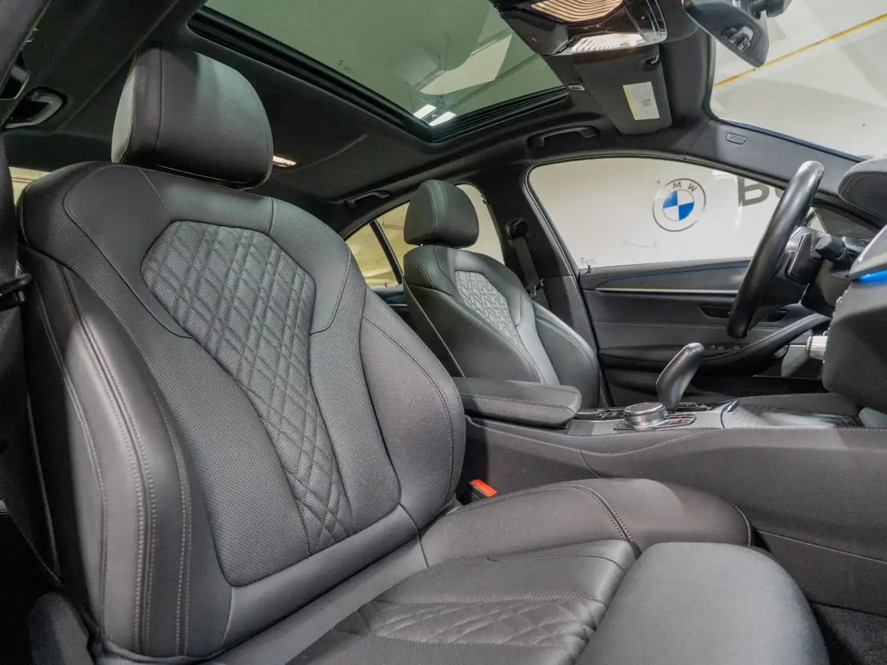 BMW 5 Series снимка BMW 5 Series