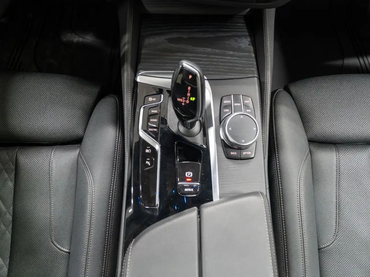 BMW 5 Series снимка BMW 5 Series