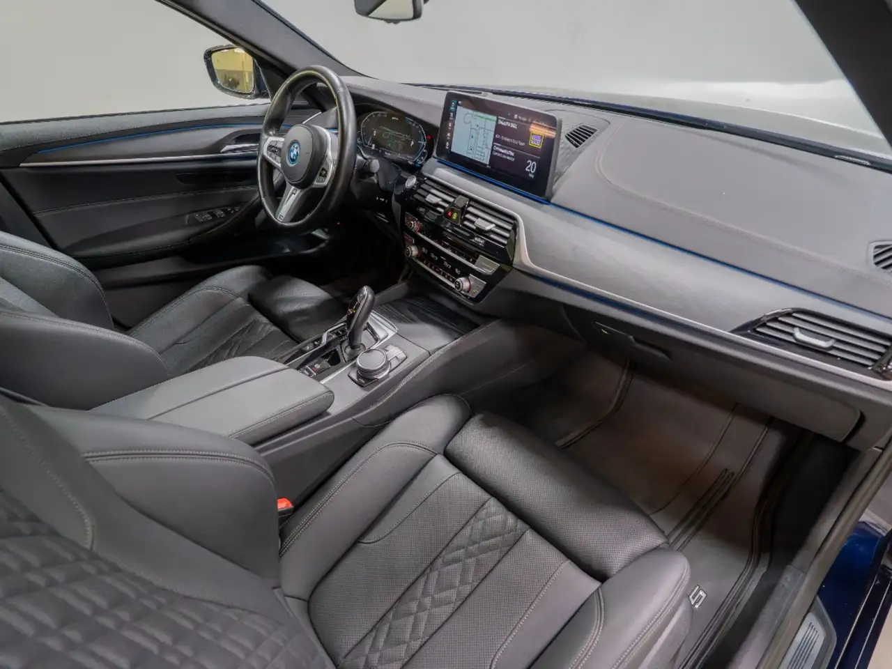 BMW 5 Series снимка BMW 5 Series